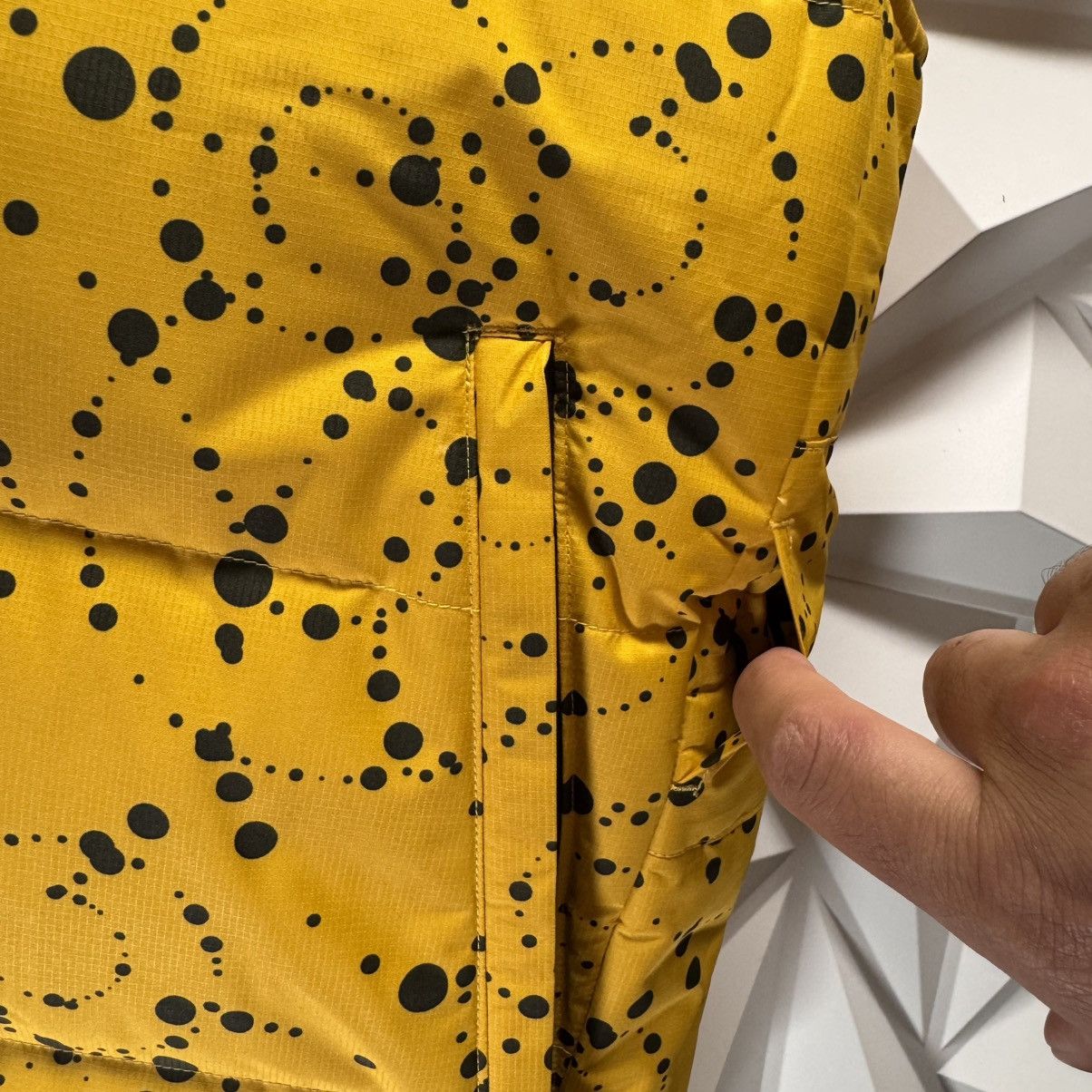 Goretex × Japanese Brand × Nike ACG NikeLab ACG Vest Gore-Tex Yellow Paint Splatter Womens S Size S / US 4 / IT 40 - 8 Thumbnail
