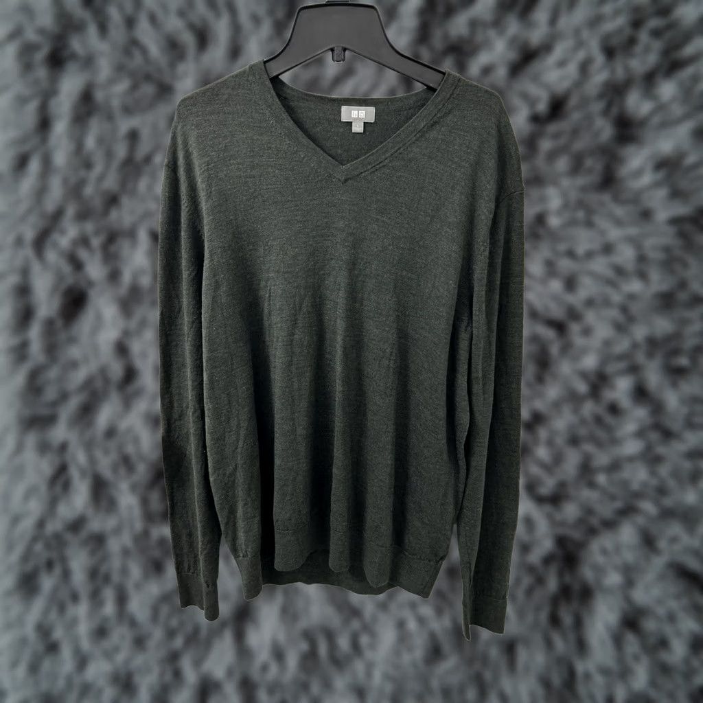 Uniqlo Uniqlo Mens Sweater Size L Gray 100% Wool V-Neck Pullover Sweatshirt L/S Size US L / EU 52-54 / 3 - 1 Thumbnail
