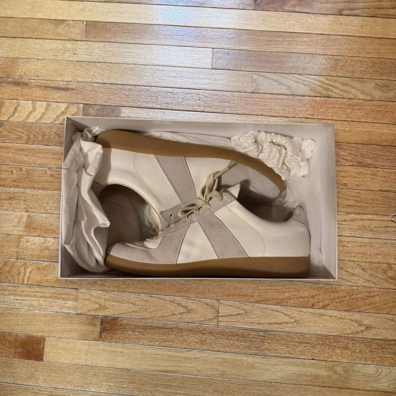 Maison Margiela Maison Margiela Gat White Size US 9 / EU 42 - 1 Thumbnail