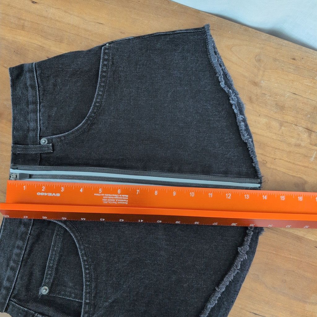 Designer Carmar Front Zip Black Denim Skirt Size 27 Size 27" / US 4 / IT 40 - 4 Thumbnail