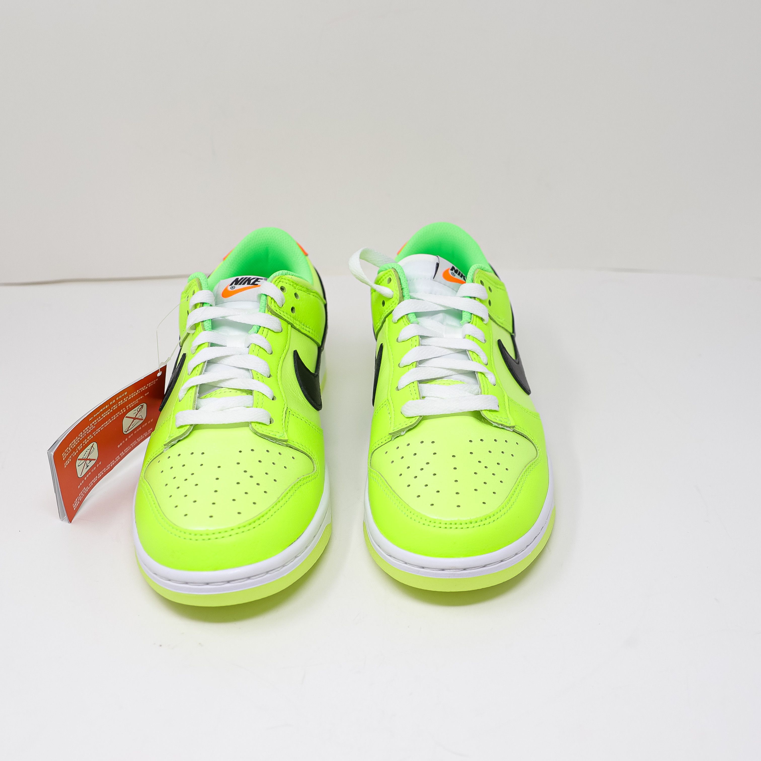 Nike NEW Nike Dunk Low Se Glow In The Dark Volt Size US 7.5 / IT 37.5 - 2 Thumbnail
