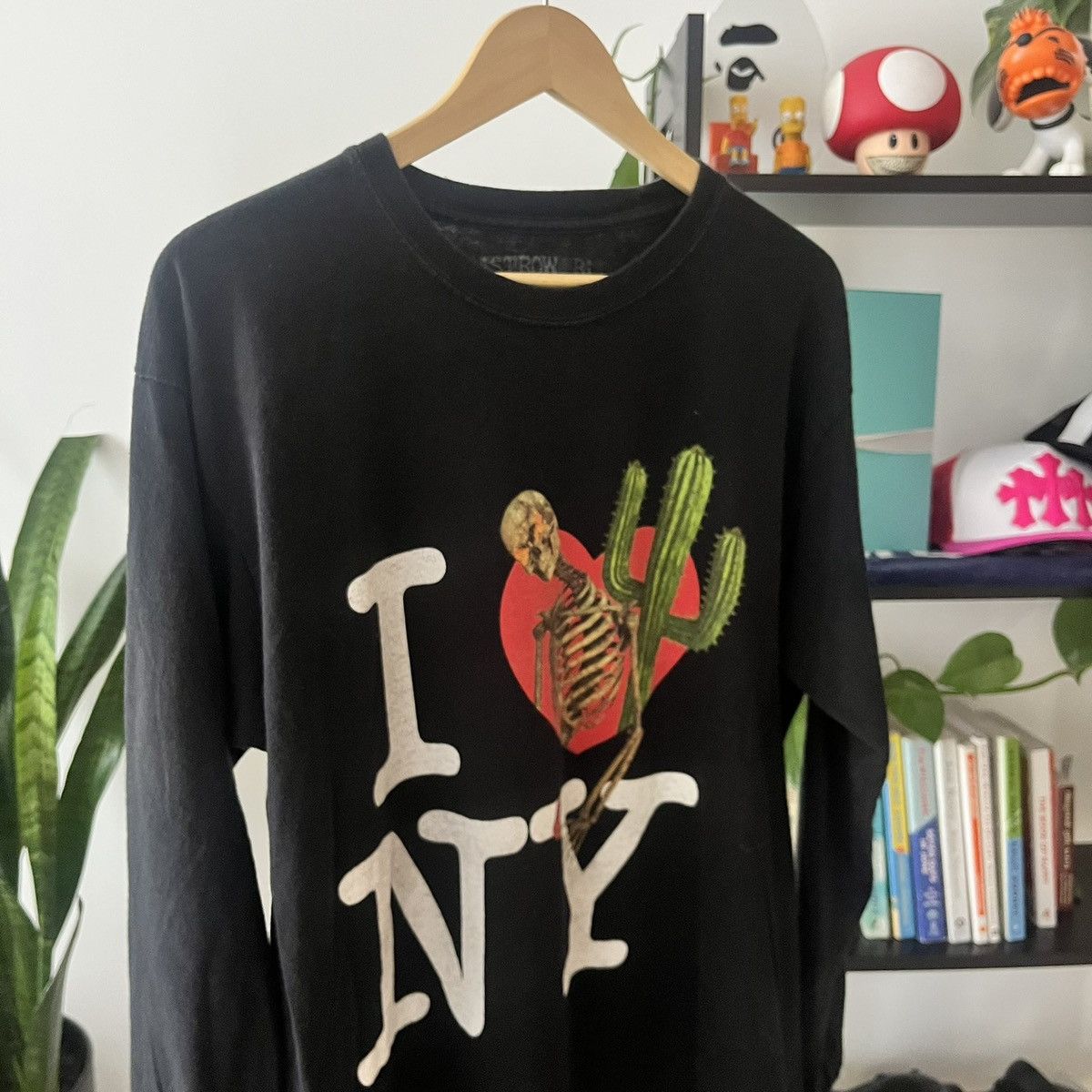 Travis Scott Travis Scott “Astroworld” Merch NYC 2018 Size US M / EU 48-50 / 2 - 2 Thumbnail