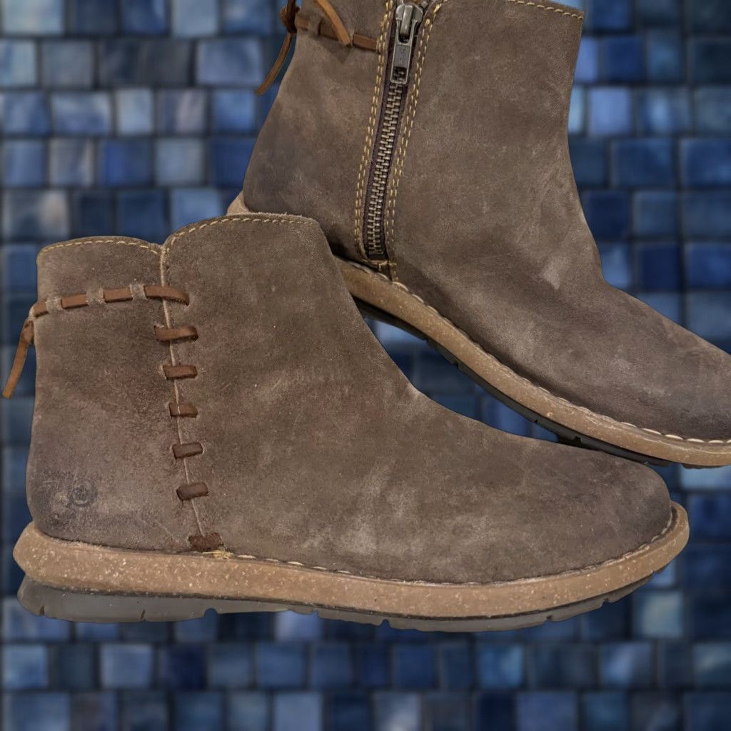Born VINTAGE? Born Tavar Tuape Distressed Leather Side Zip Ankle Boots Womens Size 8.5 Brown Rubber Leather Bootie Zip Ankle Size US 9 / IT 39 - 1 Thumbnail