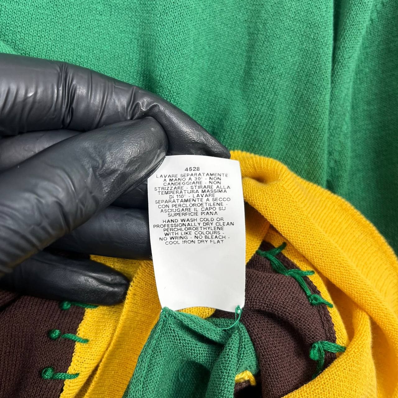 Moschino Moschino Vintage Knit Top Floral Applique Cotton Womens L Size L / US 10 / IT 46 - 3 Thumbnail