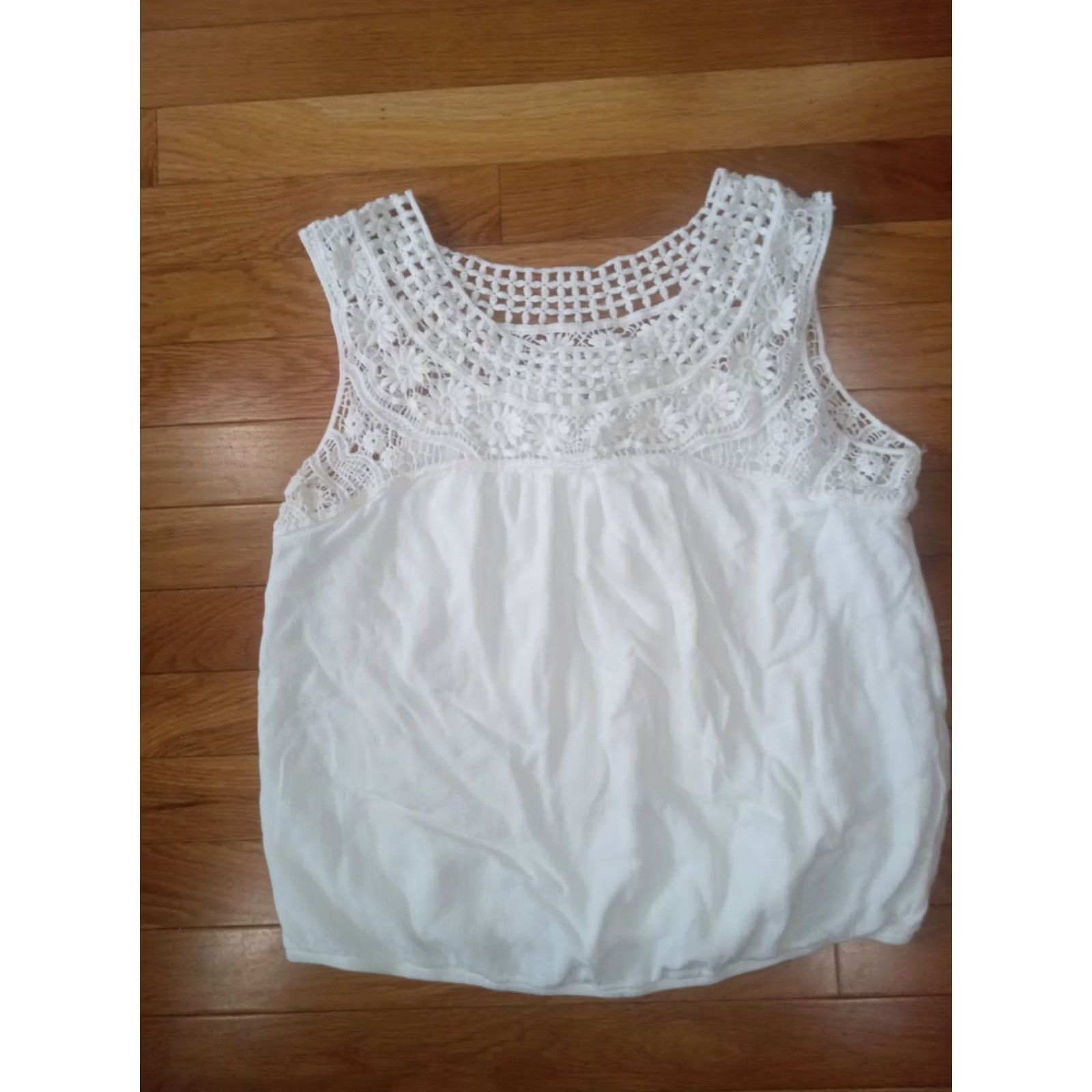Vintage Max Studio Women’s Blouse Cropped Bohemian Crochet Neckline Ivory Elastic Waist Sleeveless Round Neck Regular Size S Size S / US 4 / IT 40 - 4 Thumbnail