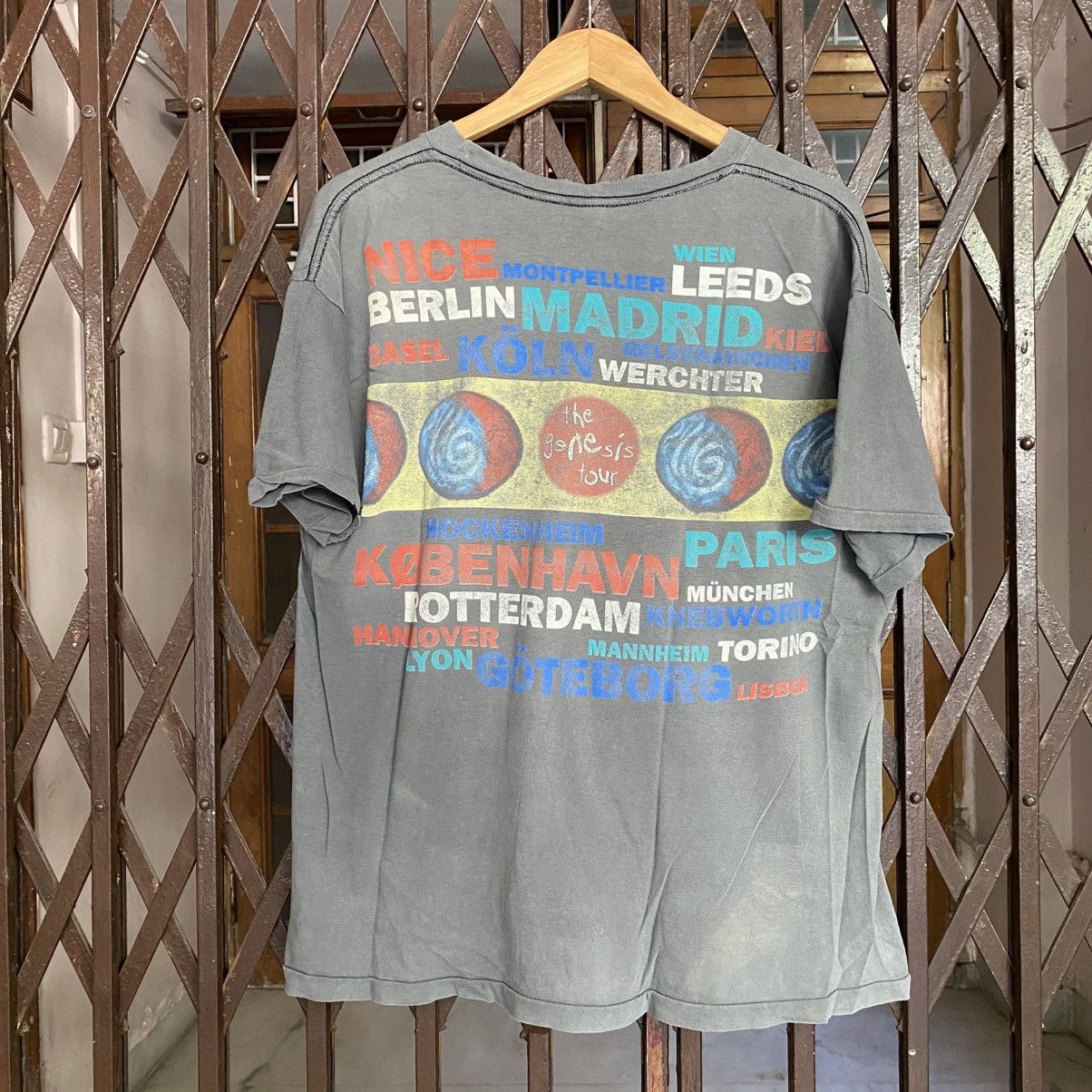 Band Tees Vintage 1992 Genesis "We Can't Dance" tour Tshirt Size US M / EU 48-50 / 2 - 3 Thumbnail