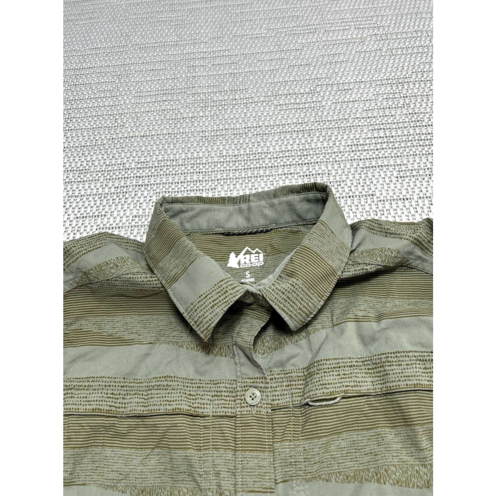 Vintage REI Co Op Sahara Pattern LS Shirt Womens Small Green A Wilderness Button Up Size S / US 4 / IT 40 - 3 Thumbnail