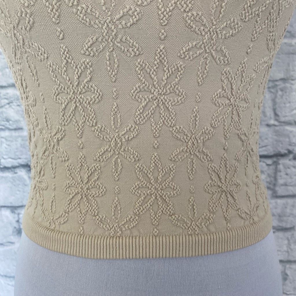 Forever 21 Forever 21 women XS crop tank top w/embroidered floral print Size XS / US 0-2 / IT 36-38 - 2 Thumbnail