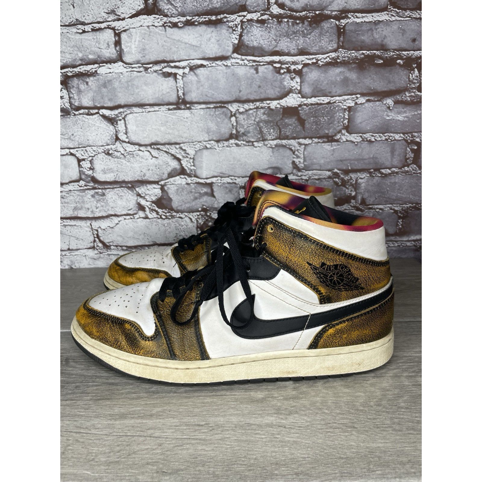 Jordan Brand Air Jordan 1 SE Mid Wear Away Taxi Basketball Shoes Men 13M Size US 13 / EU 46 - 2 Thumbnail