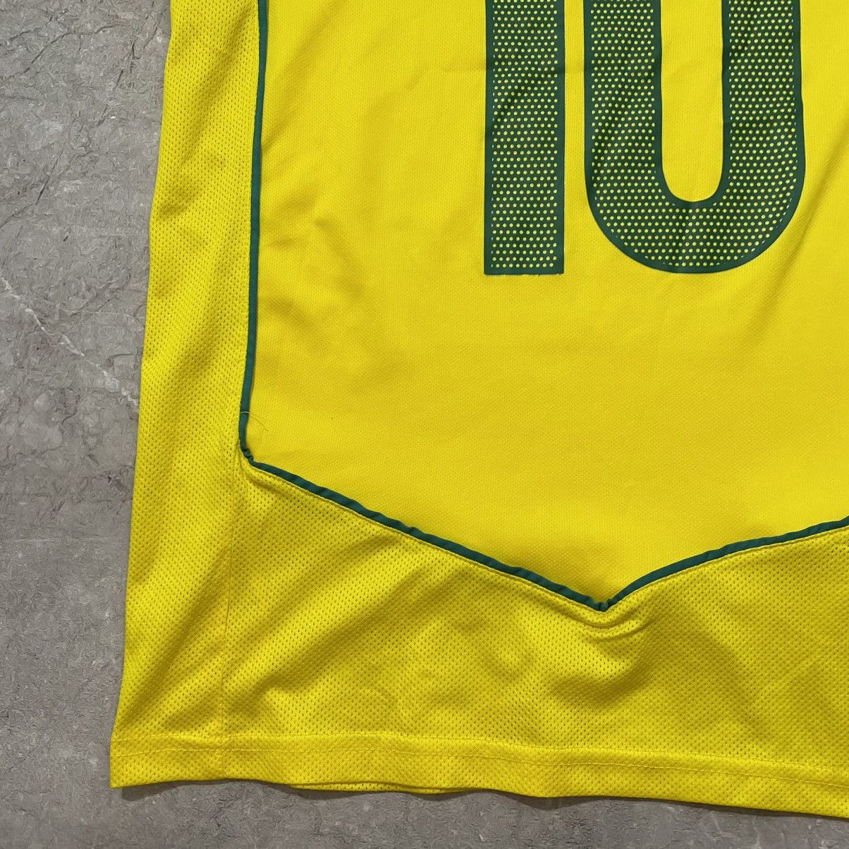Nike RONALDINHO ! NIKE BRAZIL TEE SOCCER JERSEY 00S Size US S / EU 44-46 / 1 - 16 Thumbnail