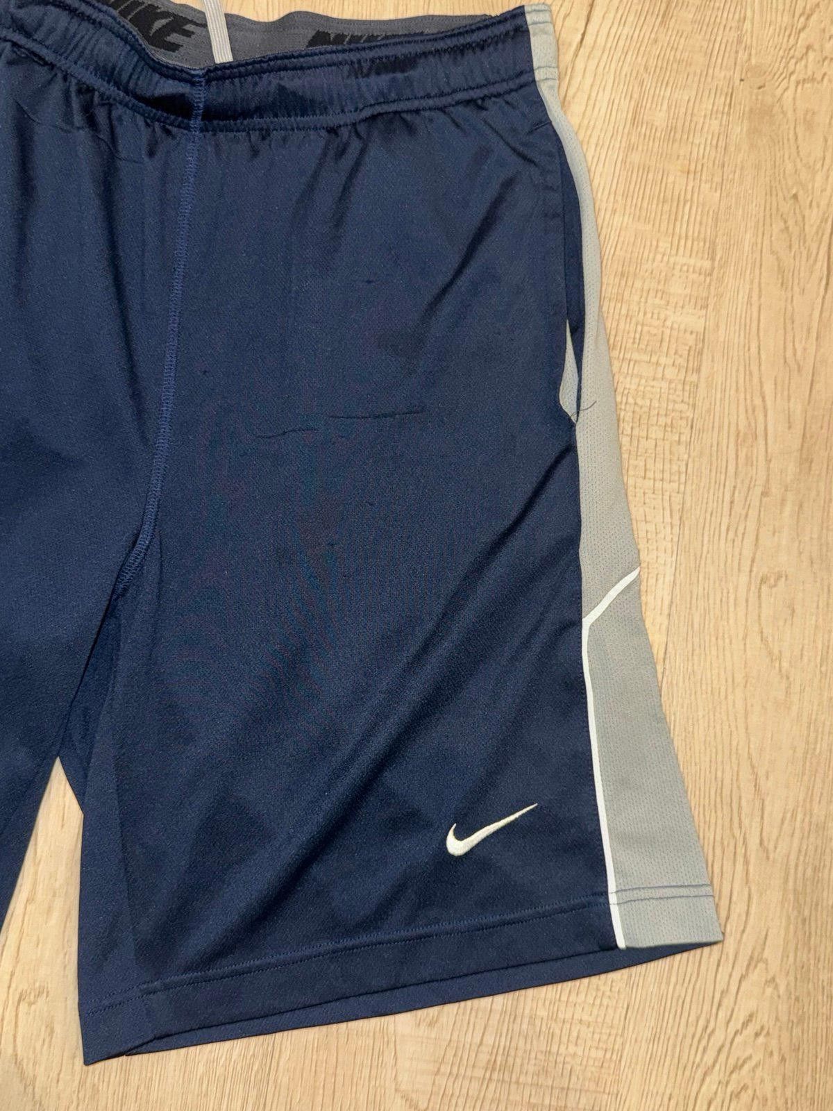 Nike Vintage Y2K Nike Dri-Fit Navy/Grey Hoop Shorts Rare Sz M Size US 32 / EU 48 - 2 Thumbnail