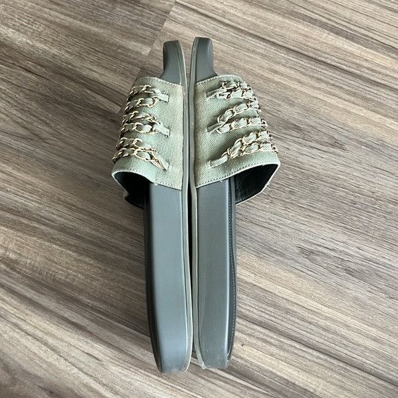 Chanel CHANEL RESORT 17 Chain Slide Mule Army Gold Sandals Dangle C Size US 10 / IT 40 - 6 Thumbnail