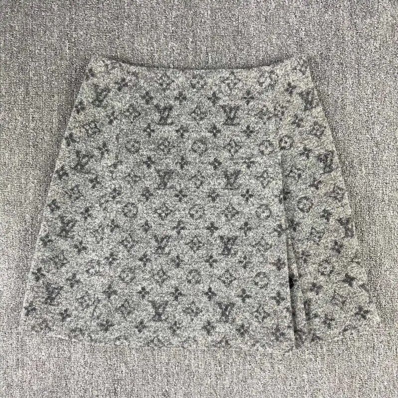 Louis Vuitton Louis Vuitton Gray Wool Mini Skirt 0089 Size 23" - 1 Thumbnail