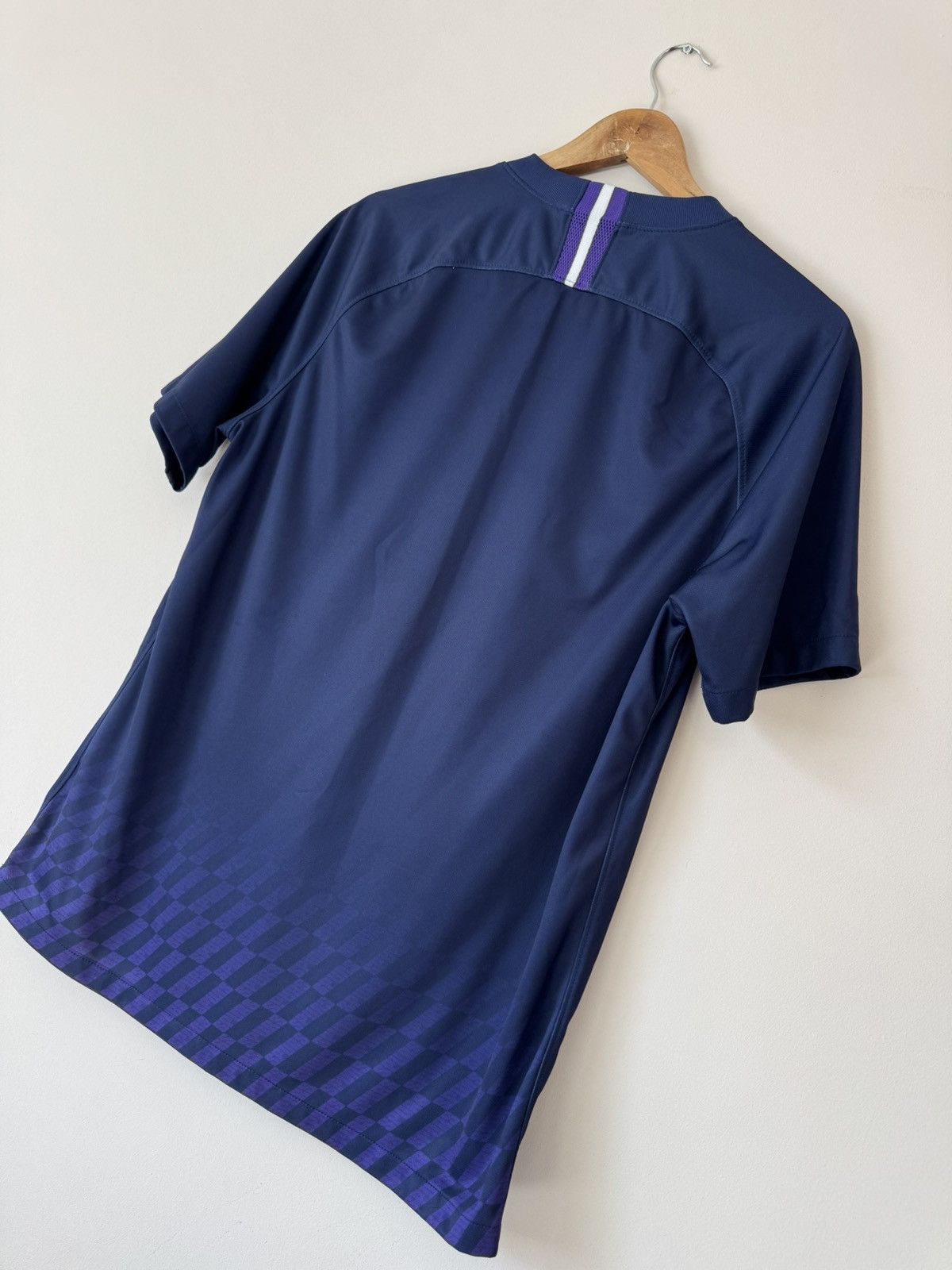 Nike Tottenham Hotspur 2019-2020 Home Soccer Jersey Nike Shirt Size US L / EU 52-54 / 3 - 6 Thumbnail