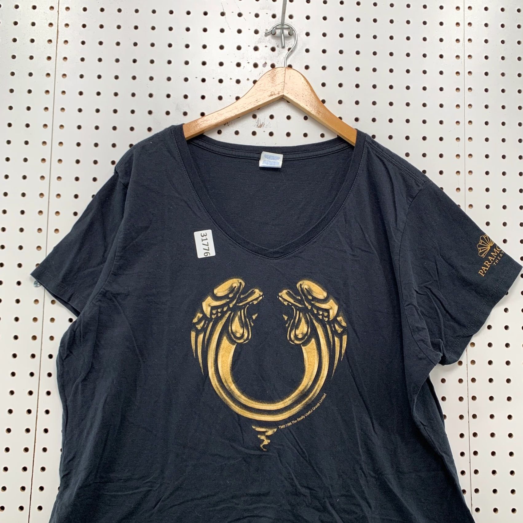 Vintage VINTAGE Paramount Theater Shirt Womens 2XL Black V Neck Short Sleeve 24x27 Shirt Womens Size XXL / US 16-18 / IT 52-54 - 5 Thumbnail