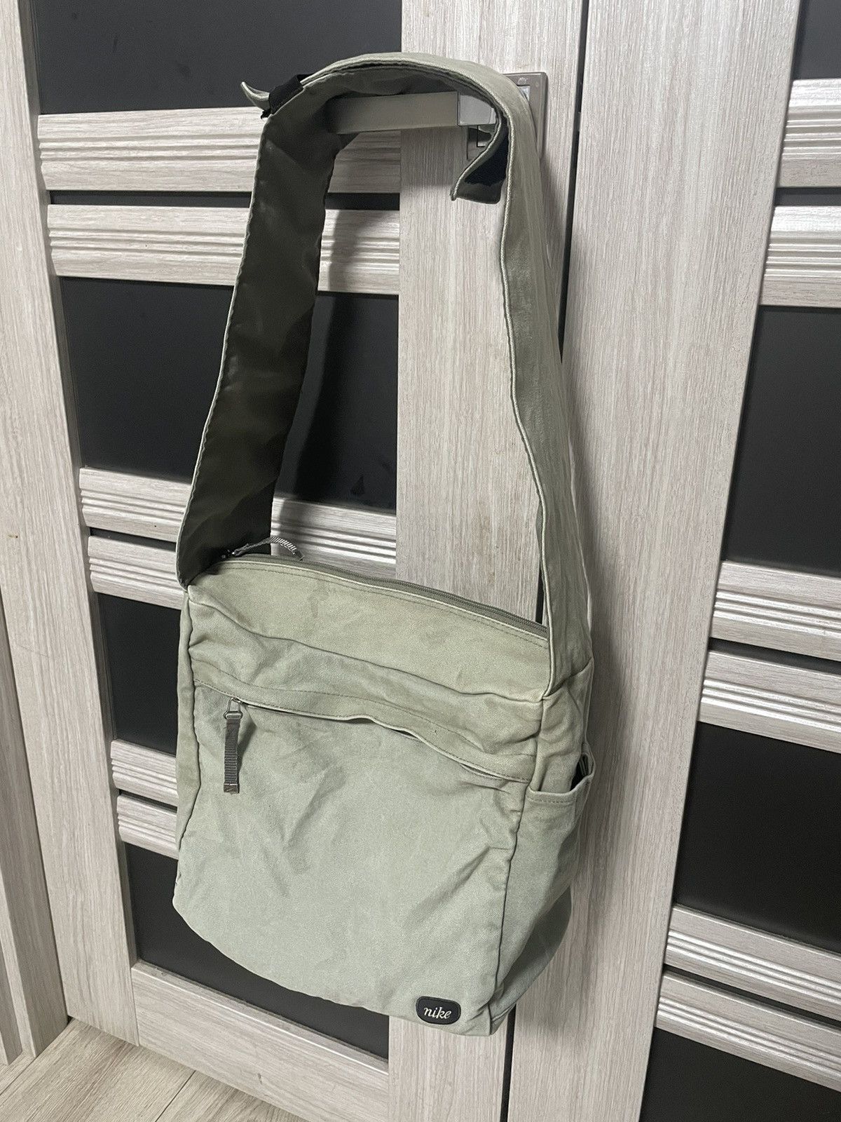 Nike Trashed 90s Nike Vintage Shoulder Big Bag Gorpcore Size ONE SIZE - 1 Thumbnail