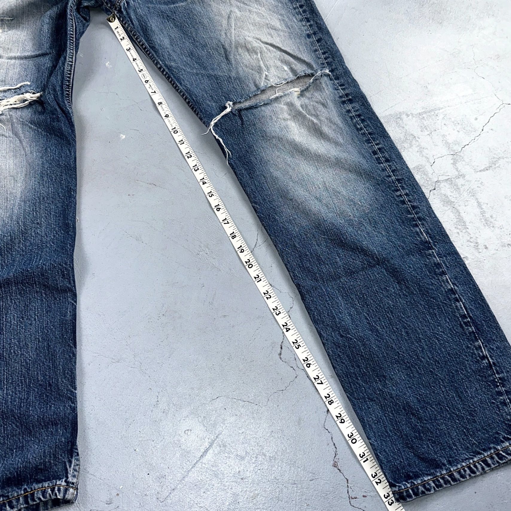 Levi's VINTAGE Levi's 501 Jeans Blue Mid Wash 38x34 Straight Leg 90s Mens Size US 38 / EU 54 - 5 Thumbnail