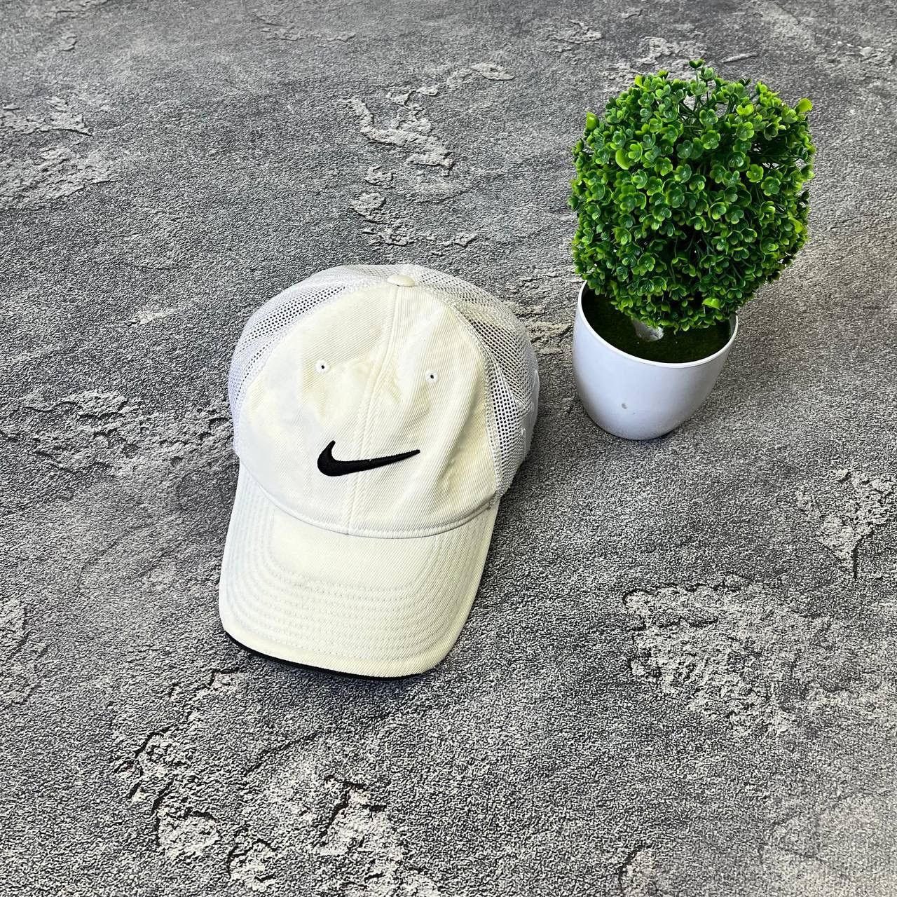 Nike Vintage White Nike Golf Flexfit Baseball Hat Cap Embroidered Size ONE SIZE - 1 Thumbnail