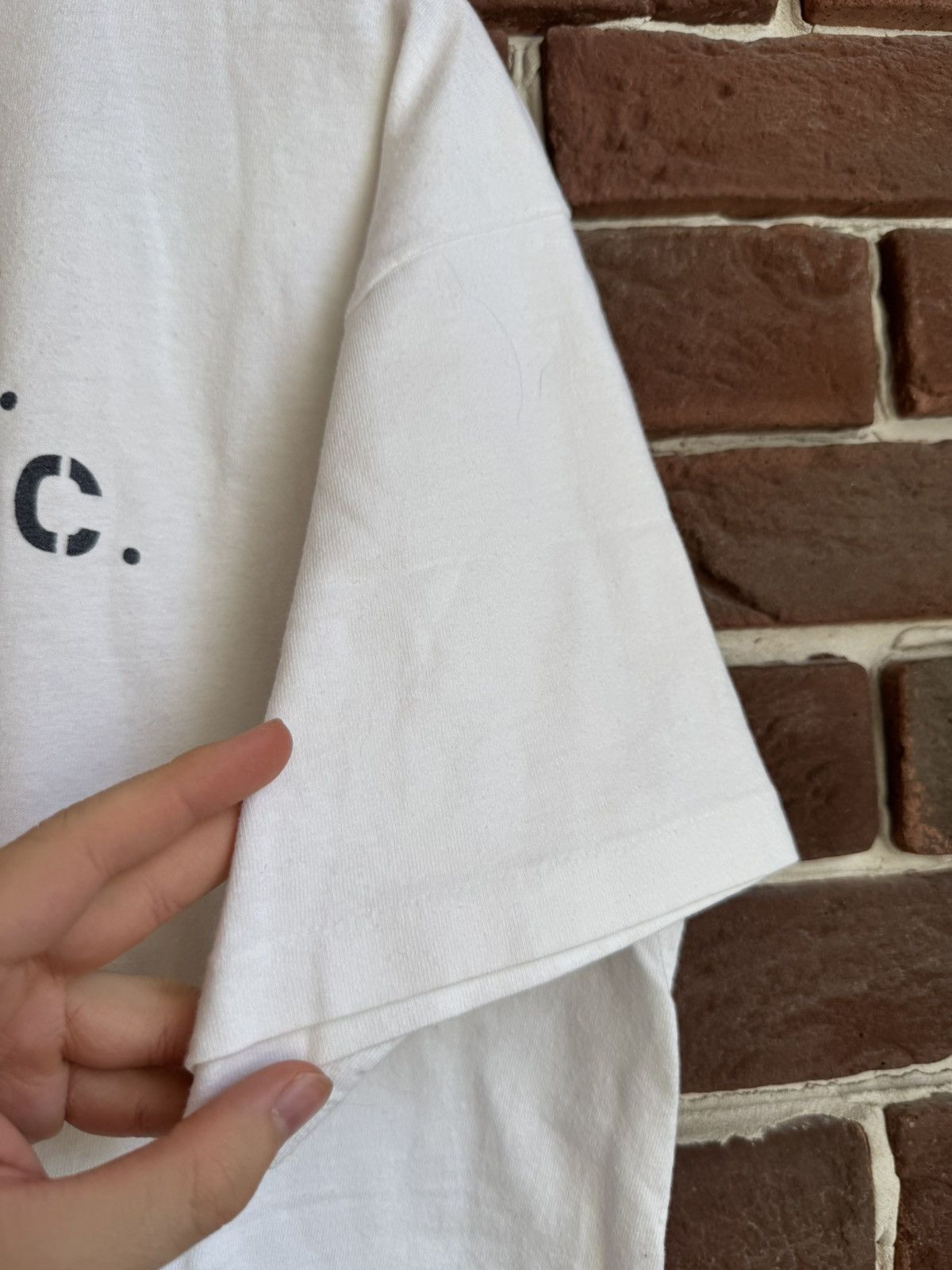 DKNY Vintage 90s DKNY Classics Logo Sampe Hype Designer T Shirt L Size US L / EU 52-54 / 3 - 8 Thumbnail