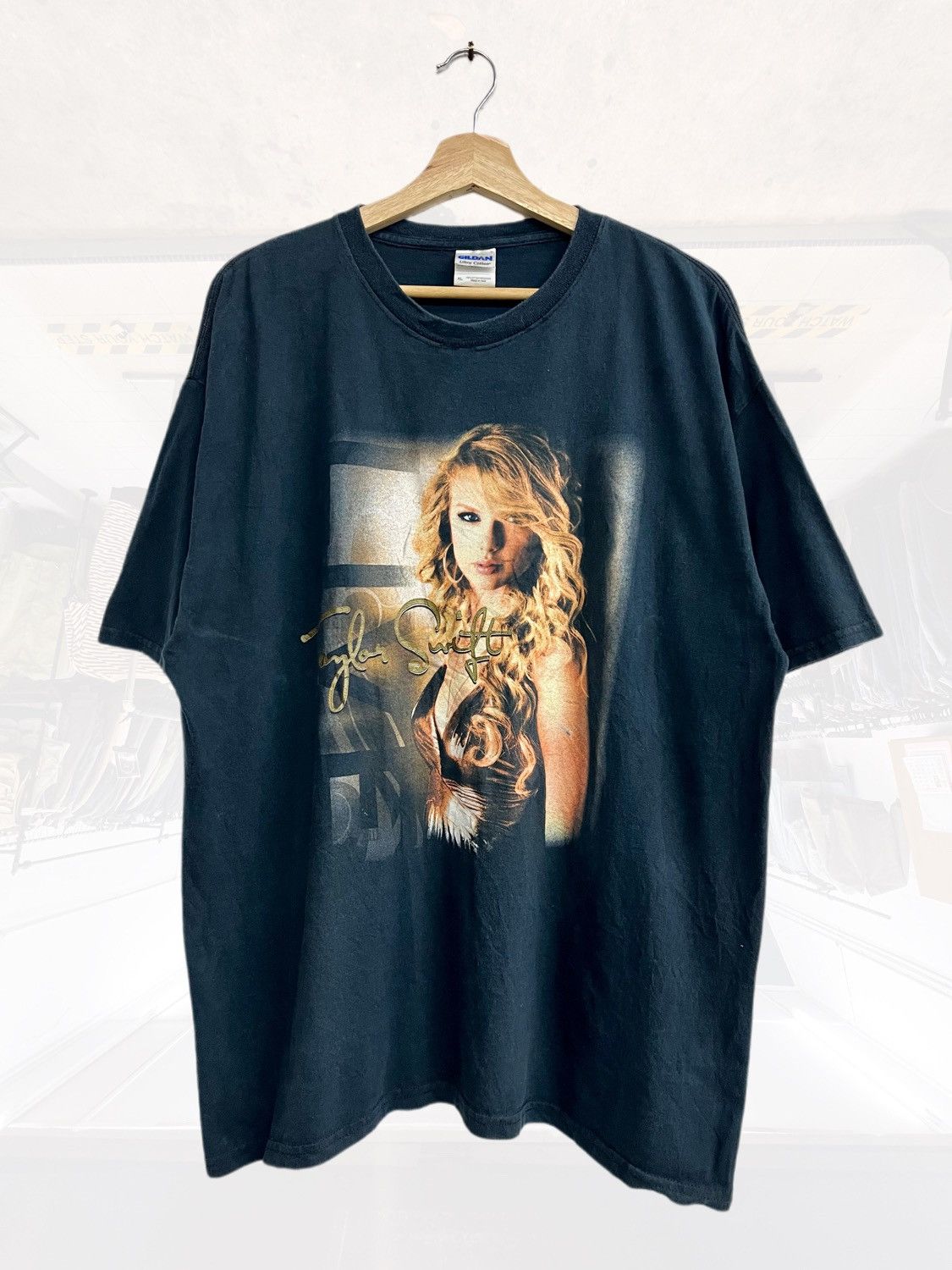 Band Tees Taylor Swift Live Tour Tee Size US XL / EU 56 / 4 - 1 Thumbnail