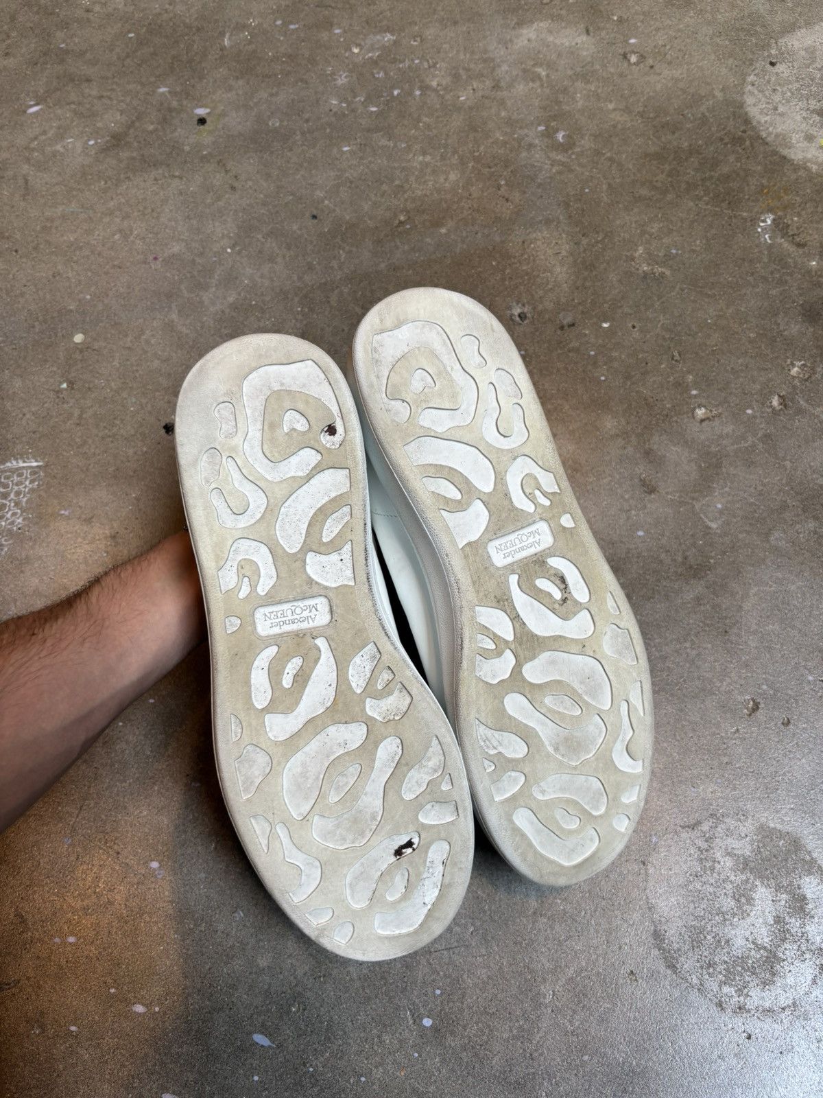 Alexander McQueen Alexander McQueen Oversized Sneaker Suede White Grey Size 12 Size US 12 / EU 45 - 5 Thumbnail