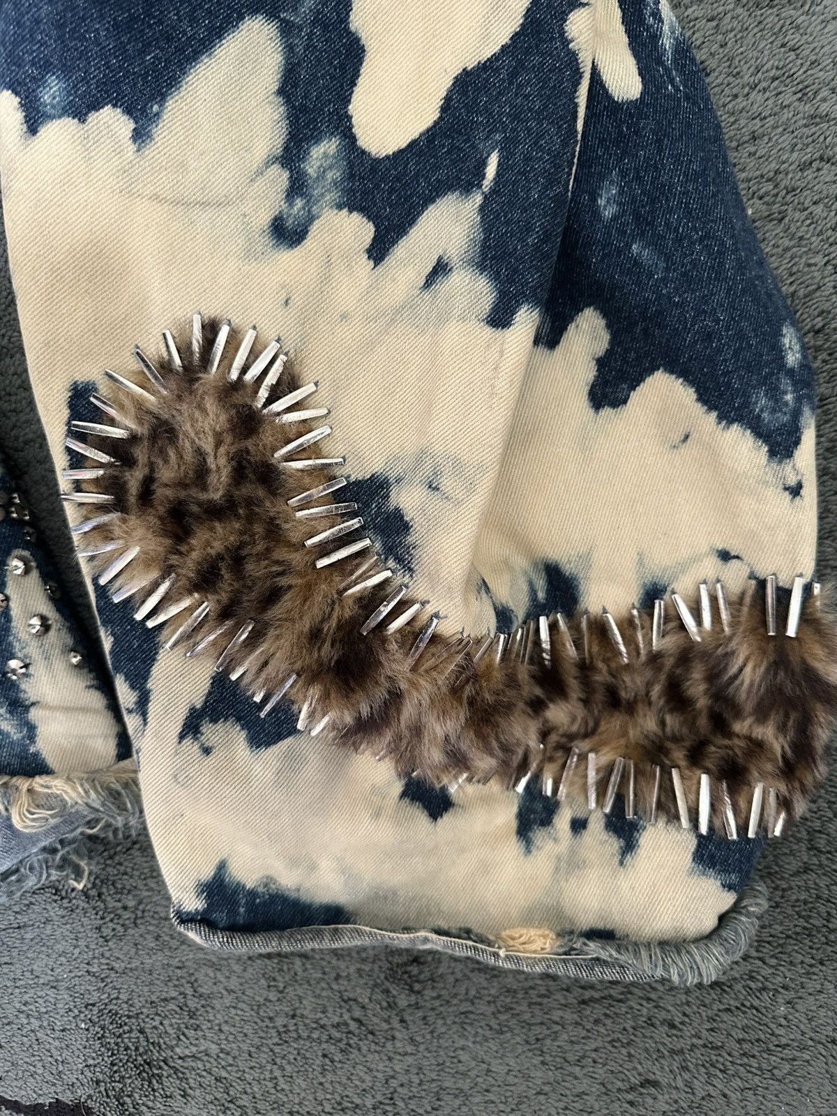 ASHISH Ashish Fall 2015 Faux Fur Studded Bleached Denim Jeans Size 26" / US 2 / IT 38 - 4 Thumbnail