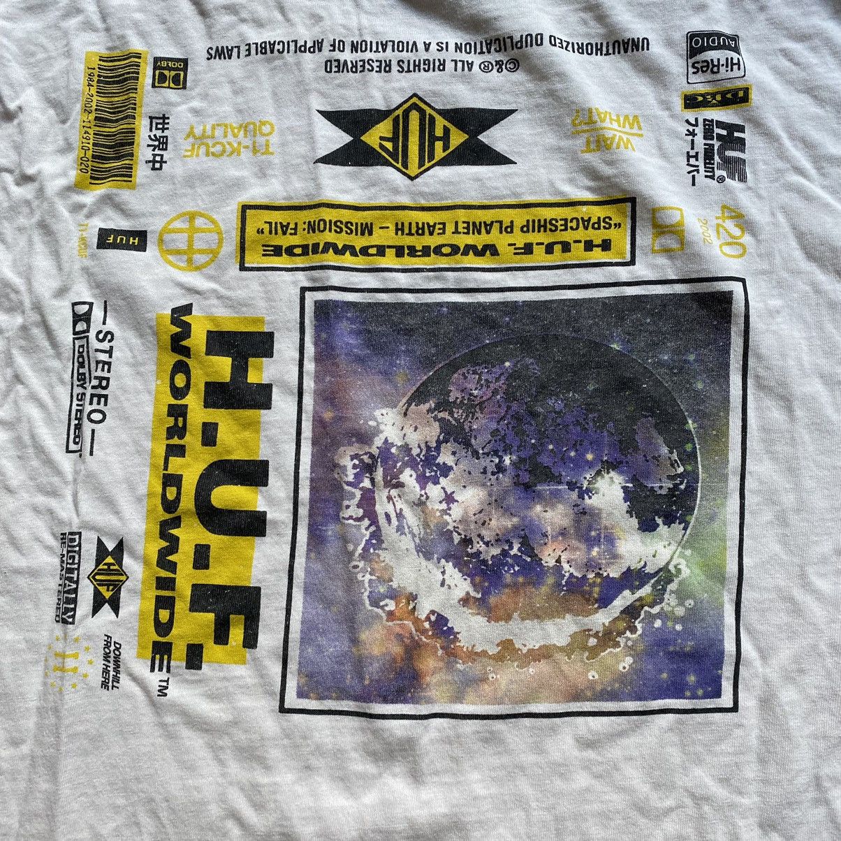 Huf HUF WORLDWIDE SPACESHIP PLANET EARTH CRAZY PRINT T SHIRT Size US XL / EU 56 / 4 - 4 Thumbnail