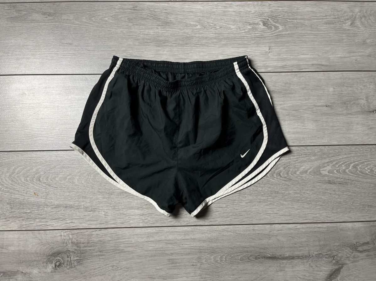 Nike Nike running shorts swoosh size Medium Size US 32 / EU 48 - 1 Thumbnail