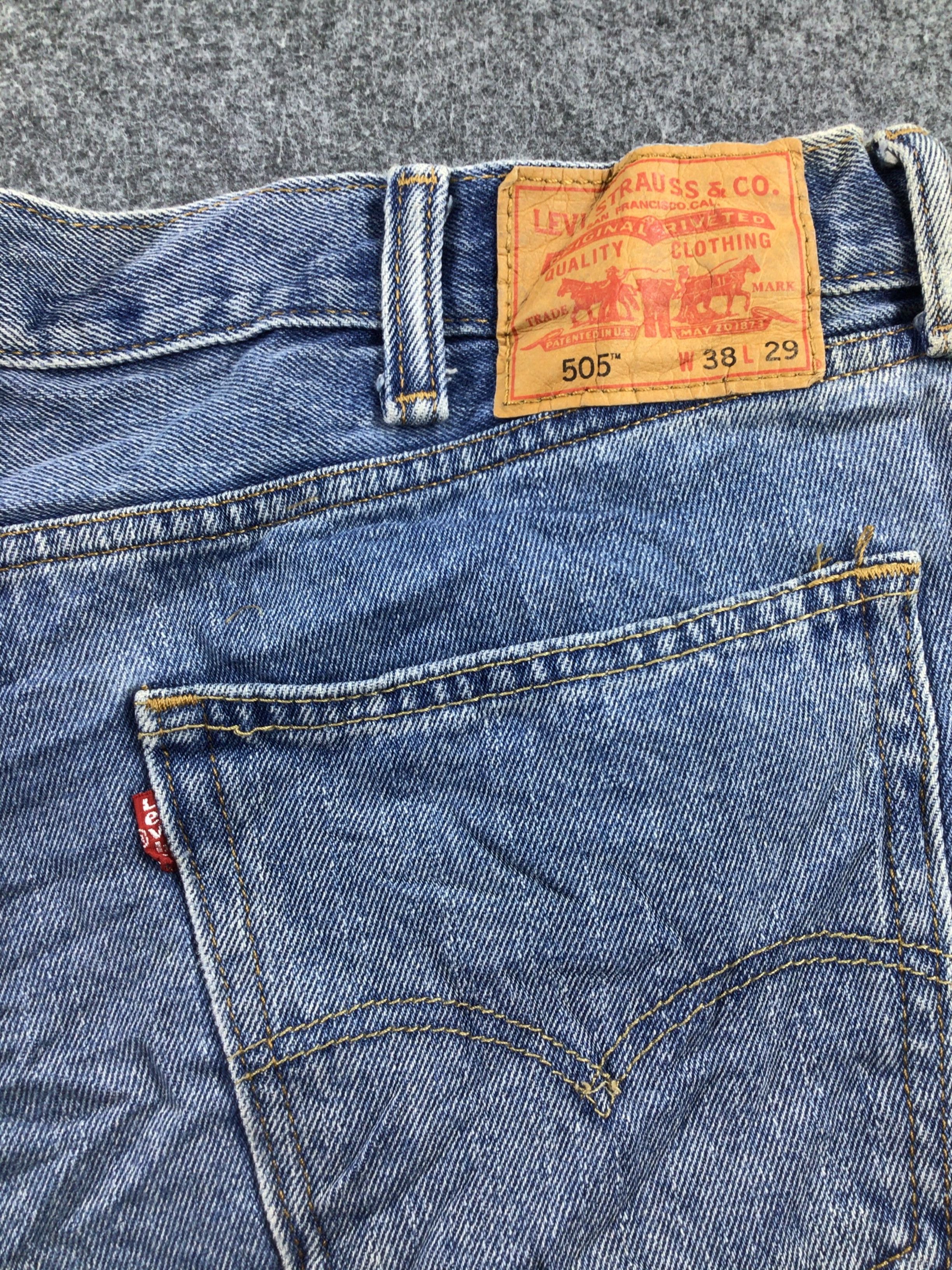 Levi's Vintage Levis 505 Jeans Medium Wash Denim KJ204 Size US 39 - 5 Thumbnail