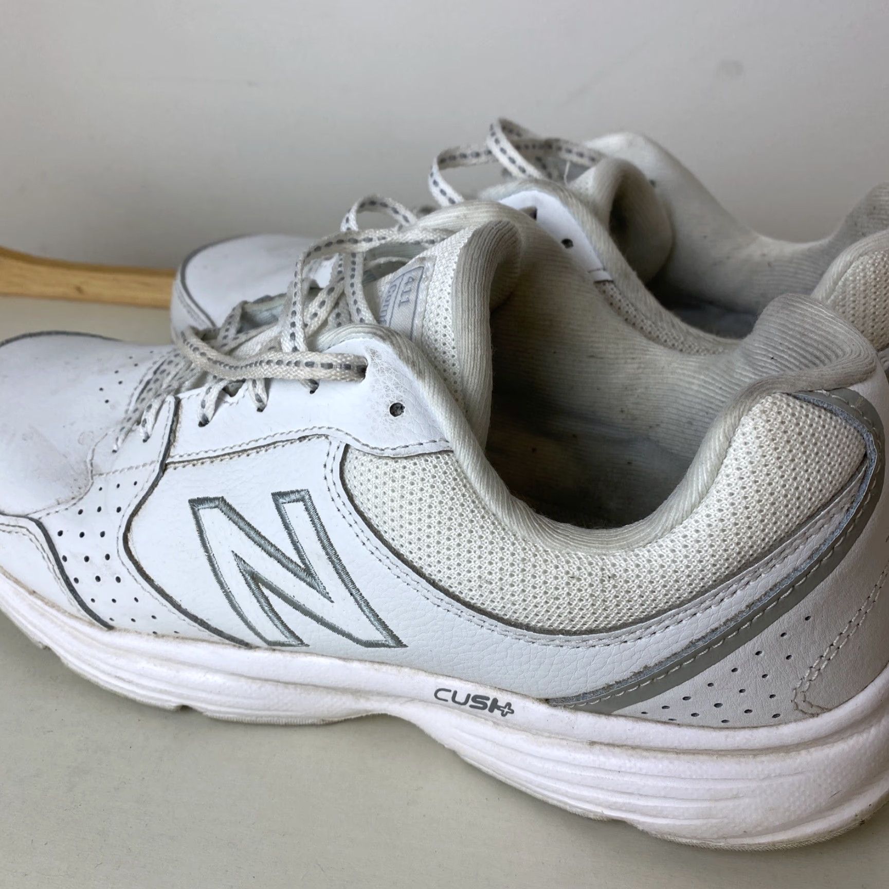 New Balance New Balance Walking Shoes Womens Size 11 White S1 Sneaker Athletic Comfort Shoes B Width 411 Size US 9 / IT 39 - 3 Thumbnail