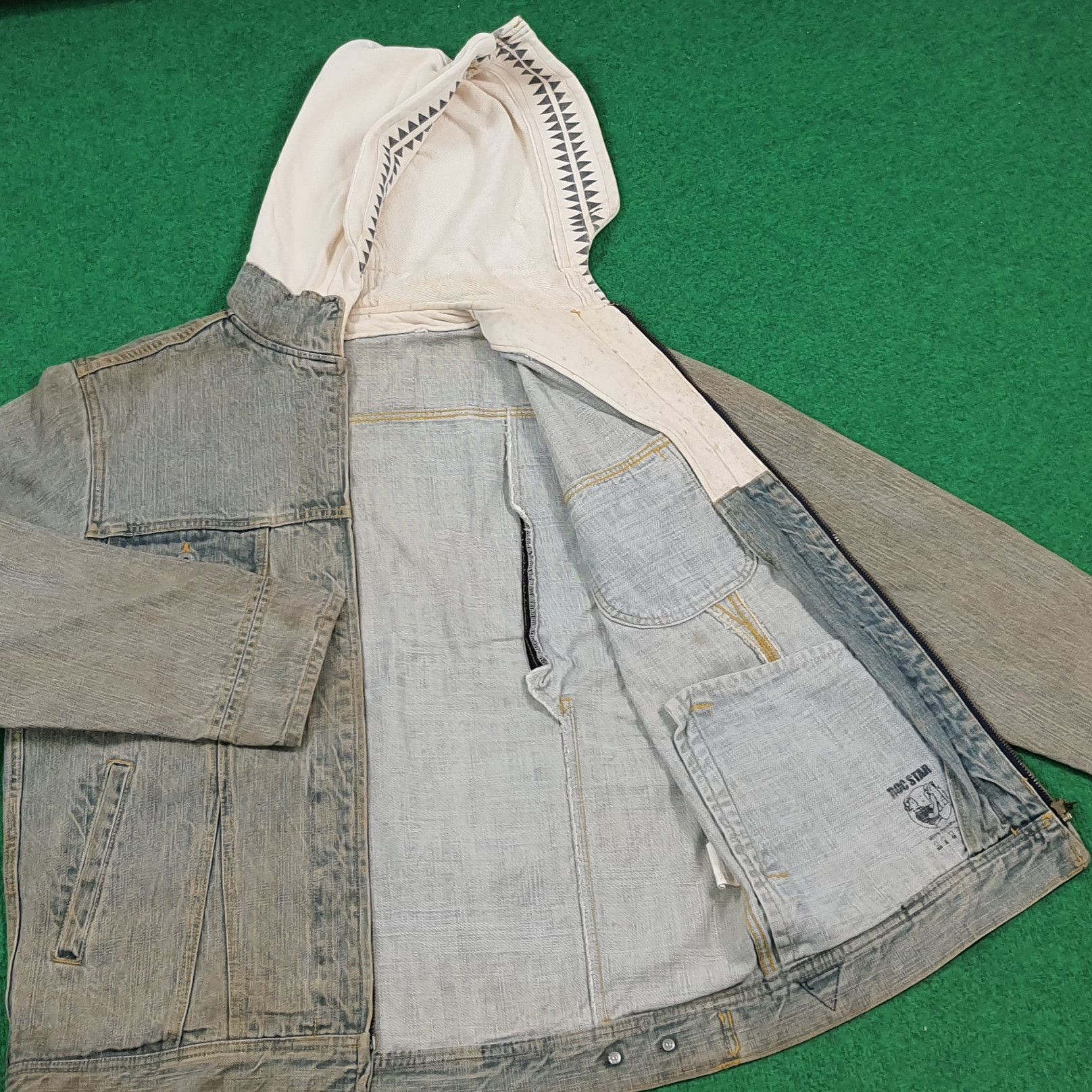 Vintage Vintage Roc Star Light Wash Denim Hoodie Jacket C308N9 Size US L / EU 52-54 / 3 - 5 Thumbnail