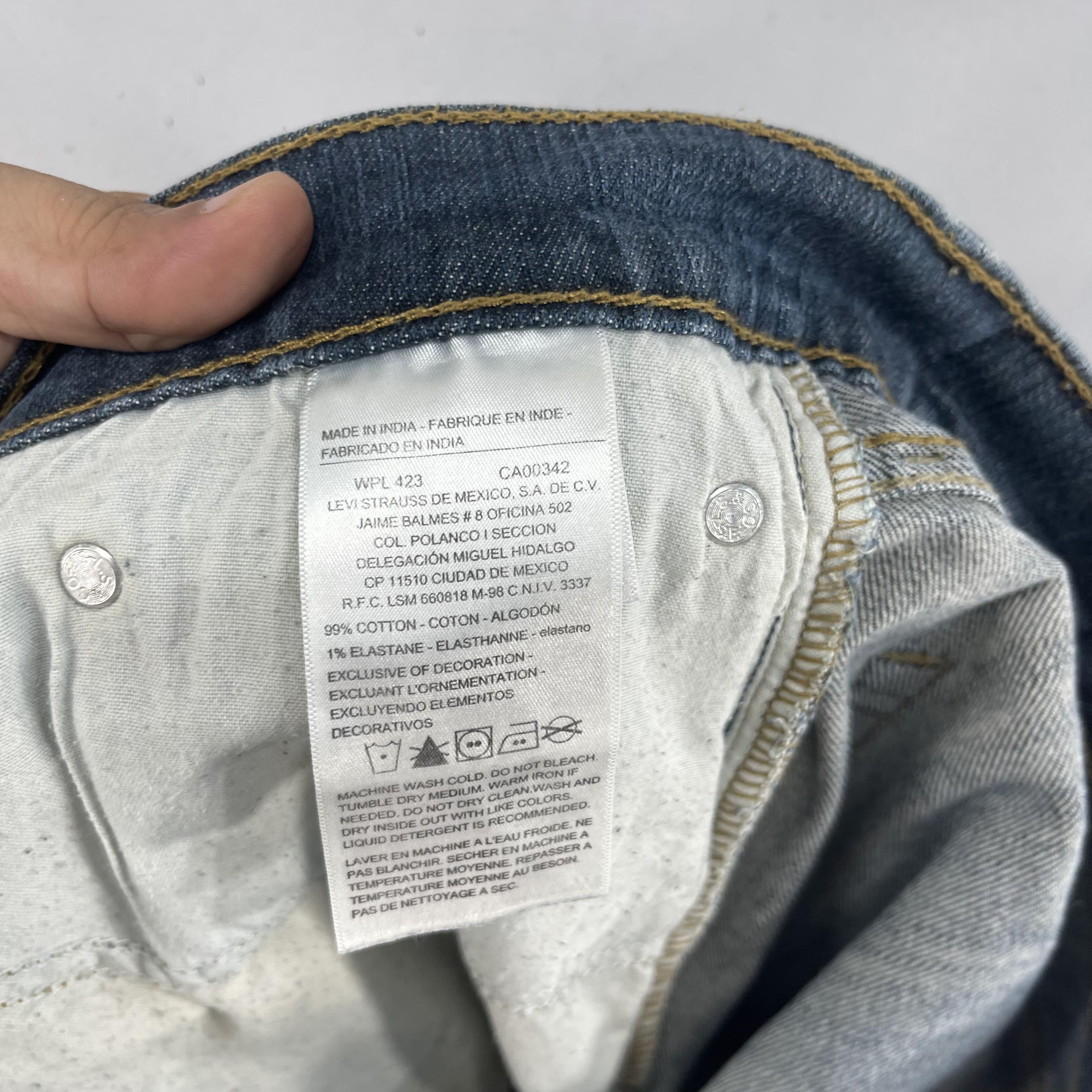 Levi's Size 39 Vintage Levis Signature Distressed Reconstruct Jeans Size US 39 - 8 Thumbnail