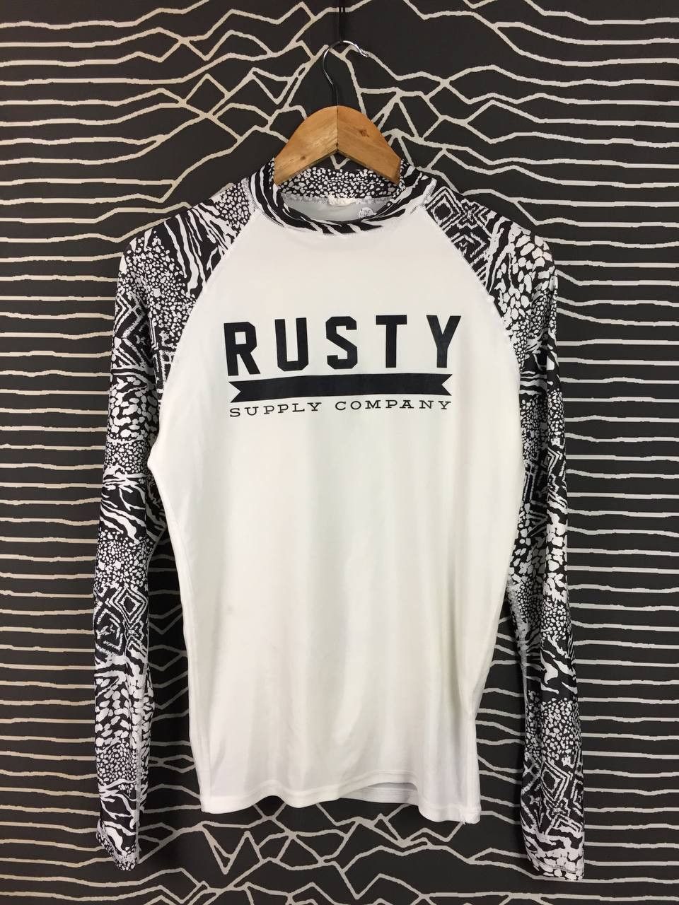 Rusty Rusty Supply Co. Patterned Sleeves Surfwear Rash Guard Size US L / EU 52-54 / 3 - 1 Thumbnail