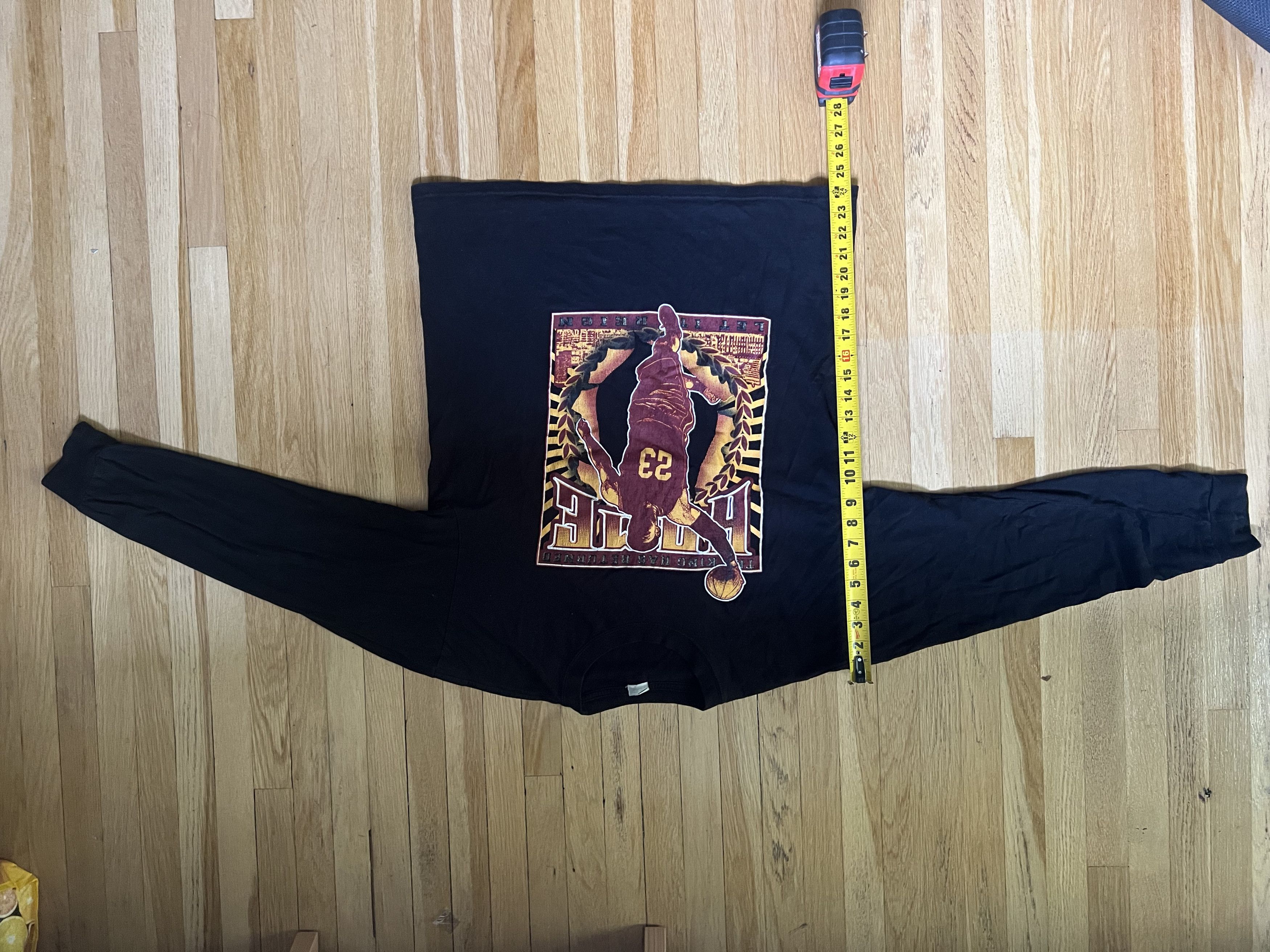 Threadless Lebron James THE KING HAS RETURNED Cavs Long Sleeve Size US M / EU 48-50 / 2 - 1 Thumbnail