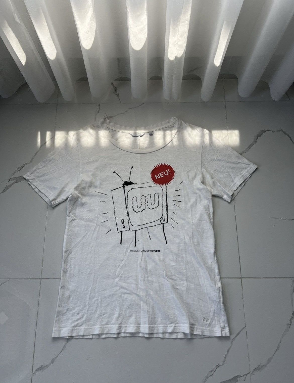 Undercover × Uniqlo UNDERCOVER X UNIQLO RARE UU NEU TV Y2K TEE Size US L / EU 52-54 / 3 - 1 Thumbnail