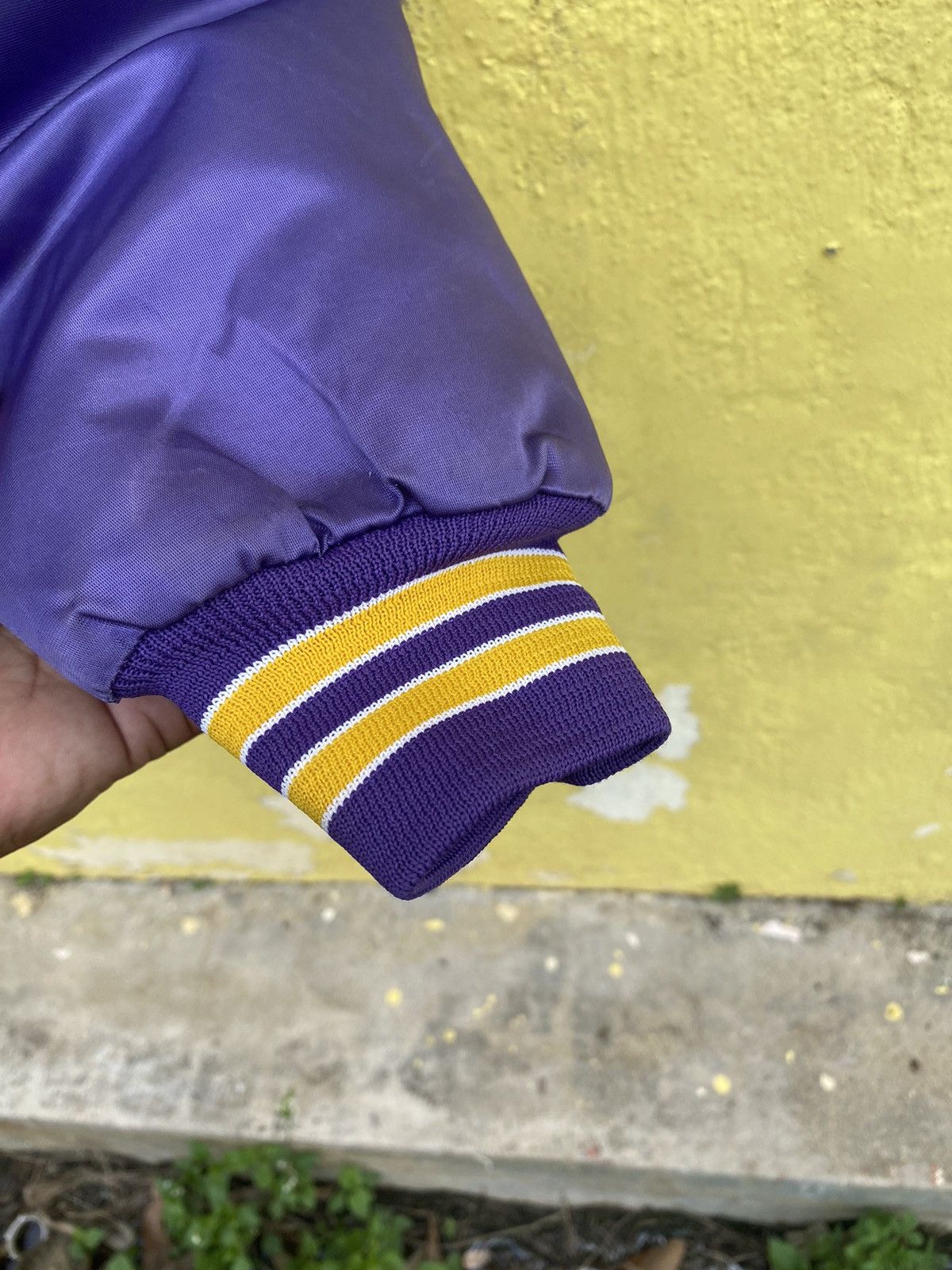 NFL Vintage minnesota viking nfl chalk line satin bomber jacket Size US XL / EU 56 / 4 - 9 Thumbnail