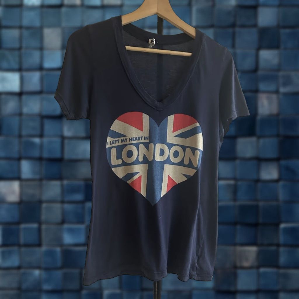 Vintage I Love H81 Left My Heart In London Blue Graphic Print V-Neck Shirt M Women Size M / US 6-8 / IT 42-44 - 1 Thumbnail