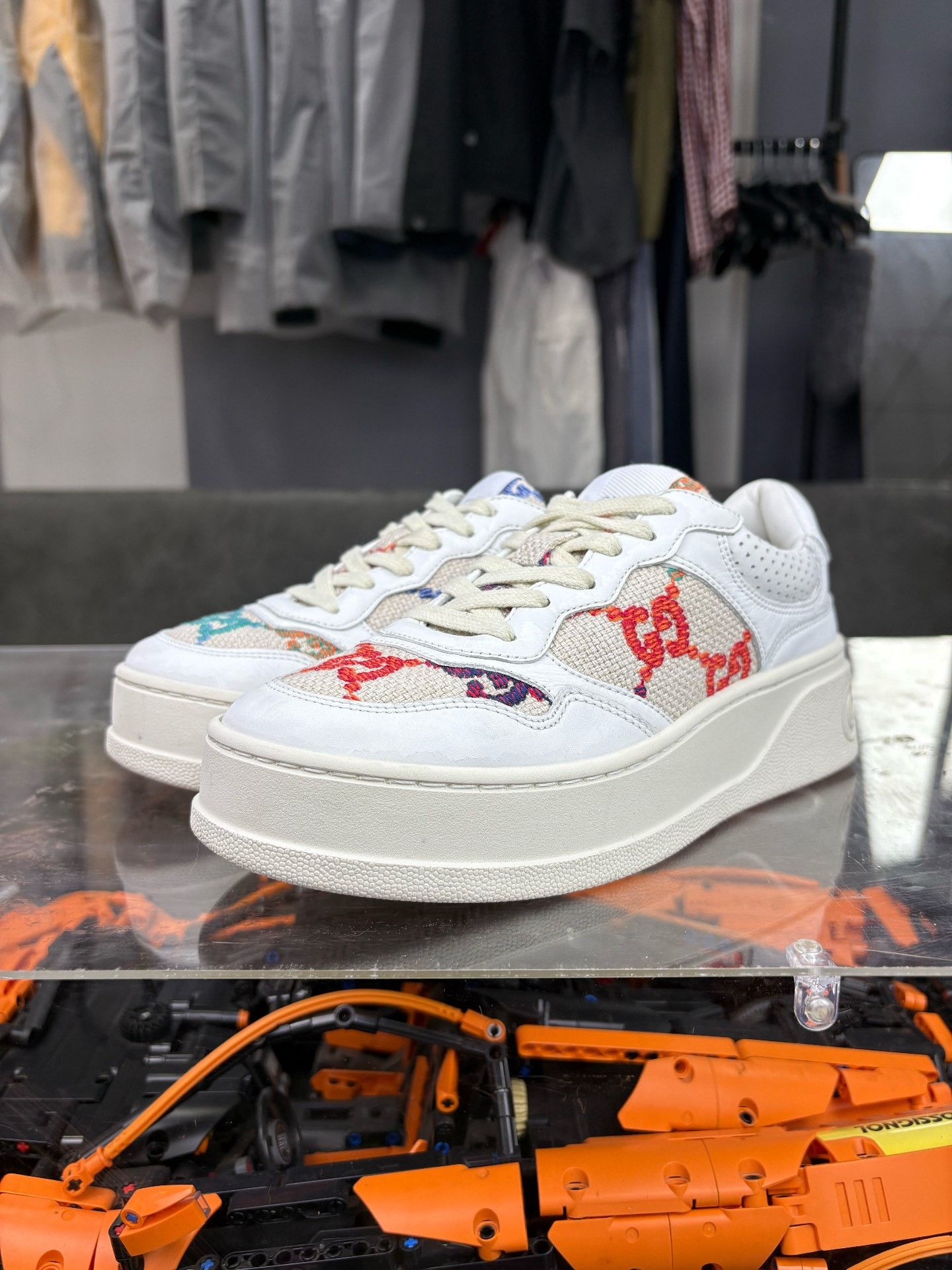 Gucci Gucci Limited Embroidered Lowtop Sneakers us_6 Women Size US 6 / IT 36 - 1 Thumbnail