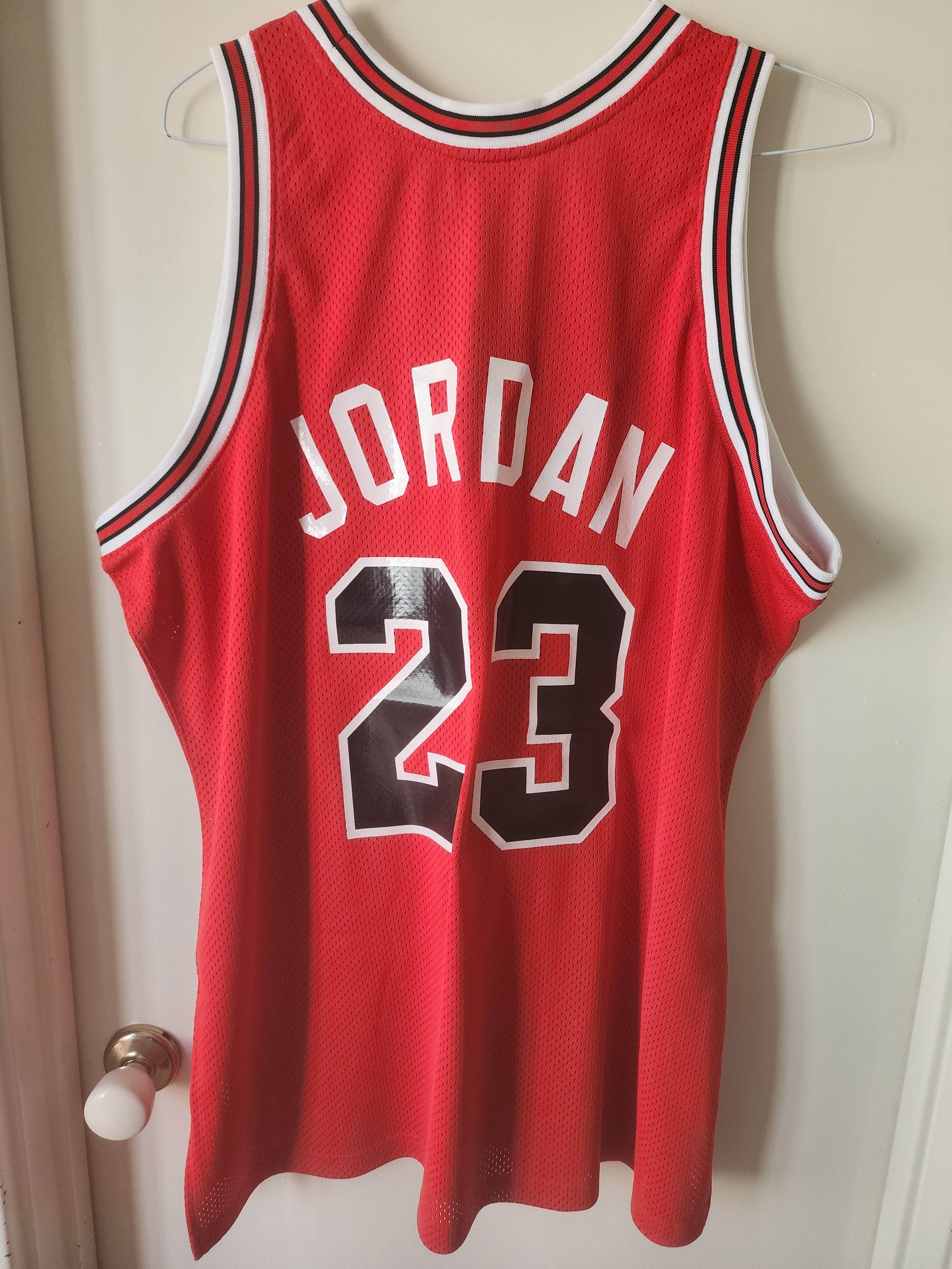 Mitchell & Ness Michael Jordan Bulls '84-'85 Mitchell & Ness NBA Jersey Size US XXL / EU 58 / 5 - 2 Thumbnail