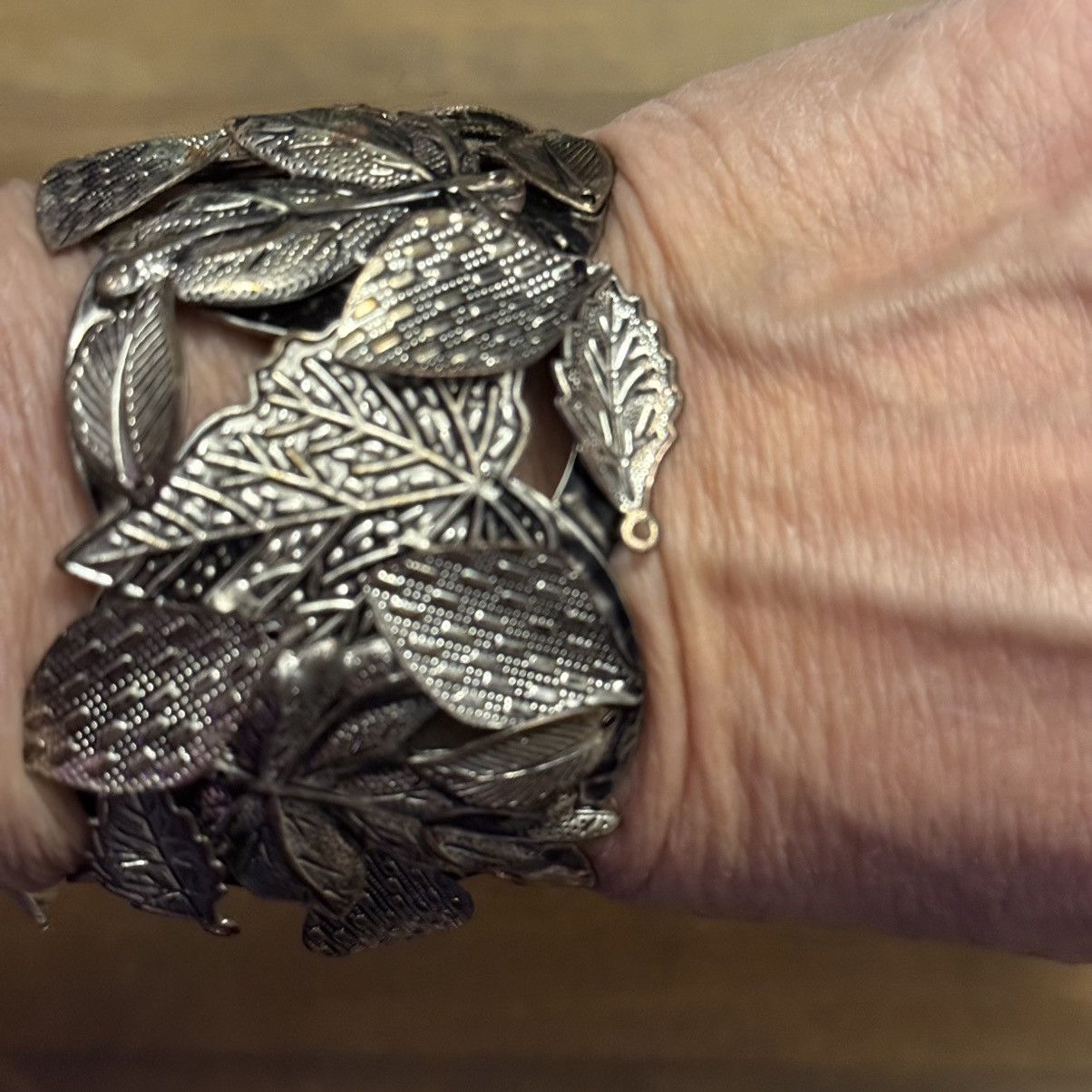 Other Chunky silver tone overlapping leaves cuff bangle bracelet Size ONE SIZE - 2 Thumbnail