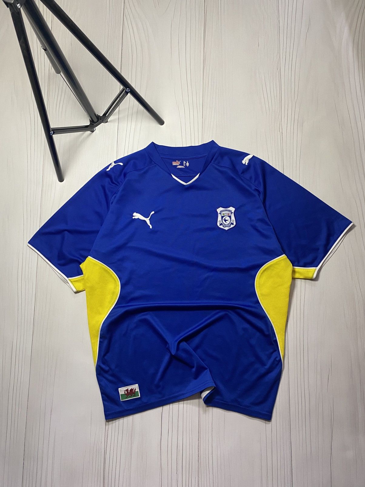 Puma × Vintage Vintage Puma Cardiff City 2009/10 home football y2k t shirt Size US L / EU 52-54 / 3 - 1 Thumbnail