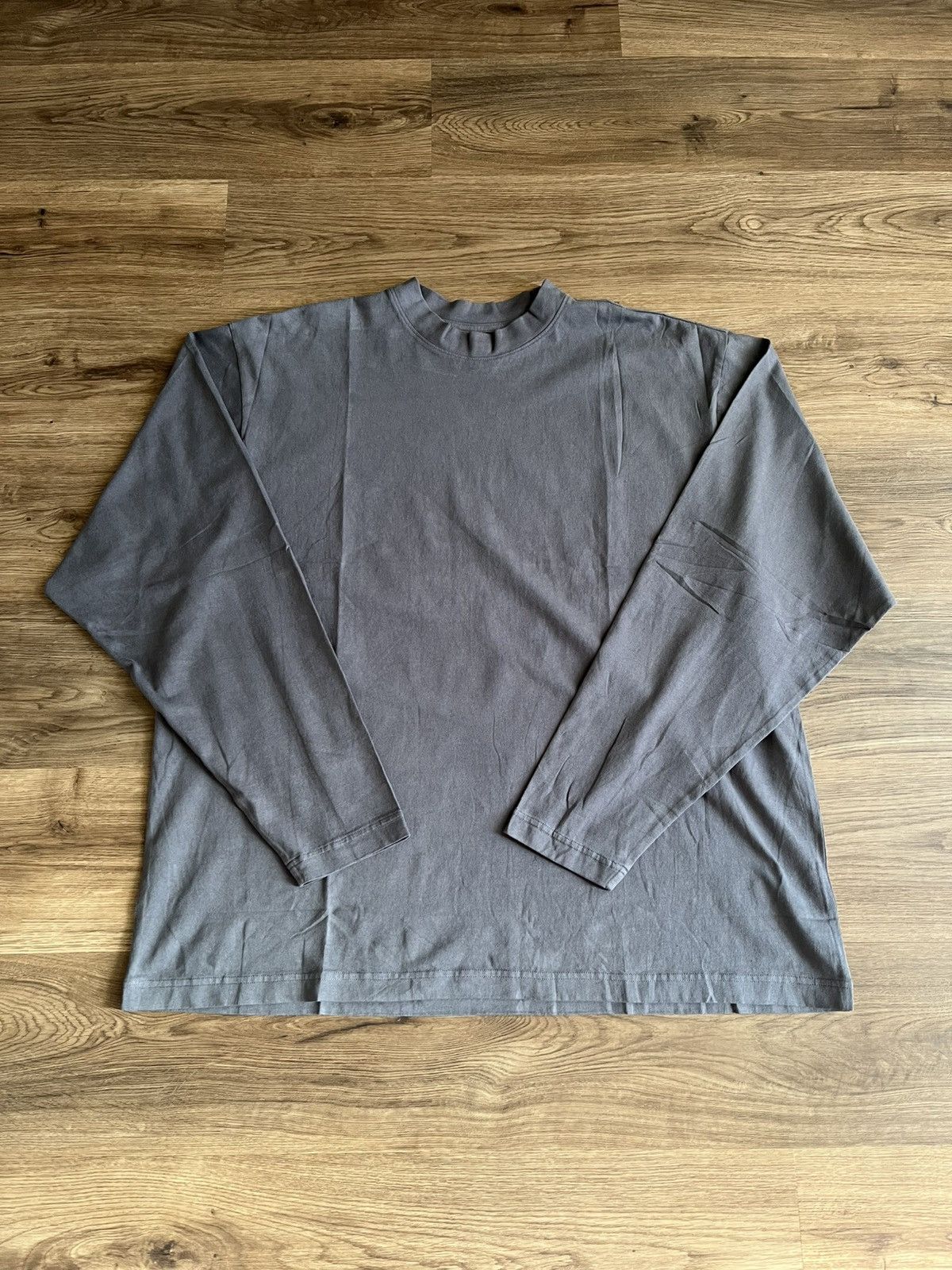 Balenciaga × Gap × Kanye West Yeezy Gap Long Sleeve T-Shirt Dark Grey Size XL (Exclusive) Size US XL / EU 56 / 4 - 2 Thumbnail