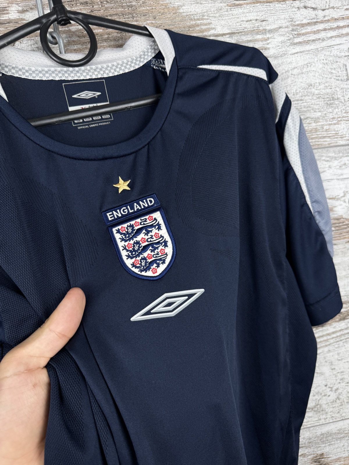 Umbro Vintage Umbro England National Team soccer jersey T-shirt Size US L / EU 52-54 / 3 - 5 Thumbnail
