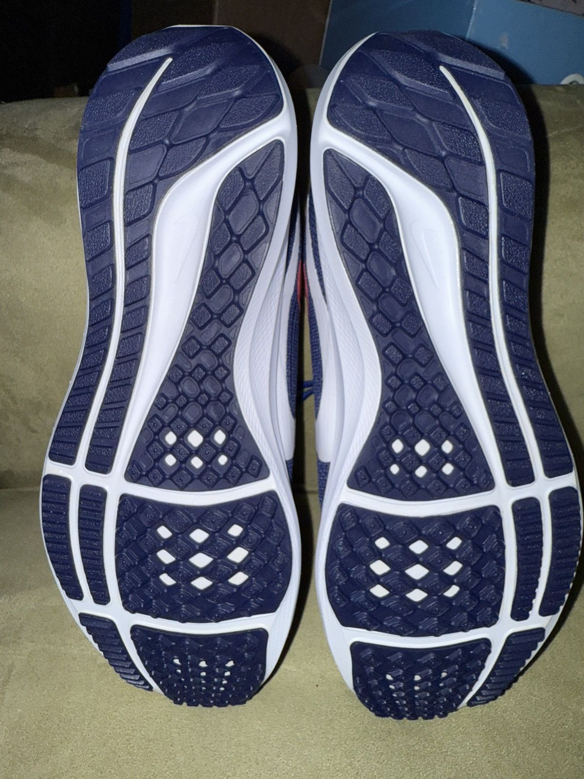 Nike Nike Air Zoom Pegasus 40 “USA USWNT” NEW w/ BOX! size 9 mens Size US 9 / EU 42 - 21 Thumbnail
