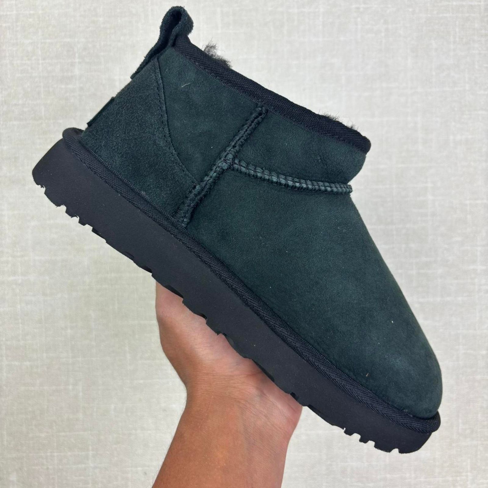 Ugg 🐈‍⬛ 2020 UGG Classic Ultra Mini Boot “Black” 5W Size US 5 / IT 35 - 1 Thumbnail