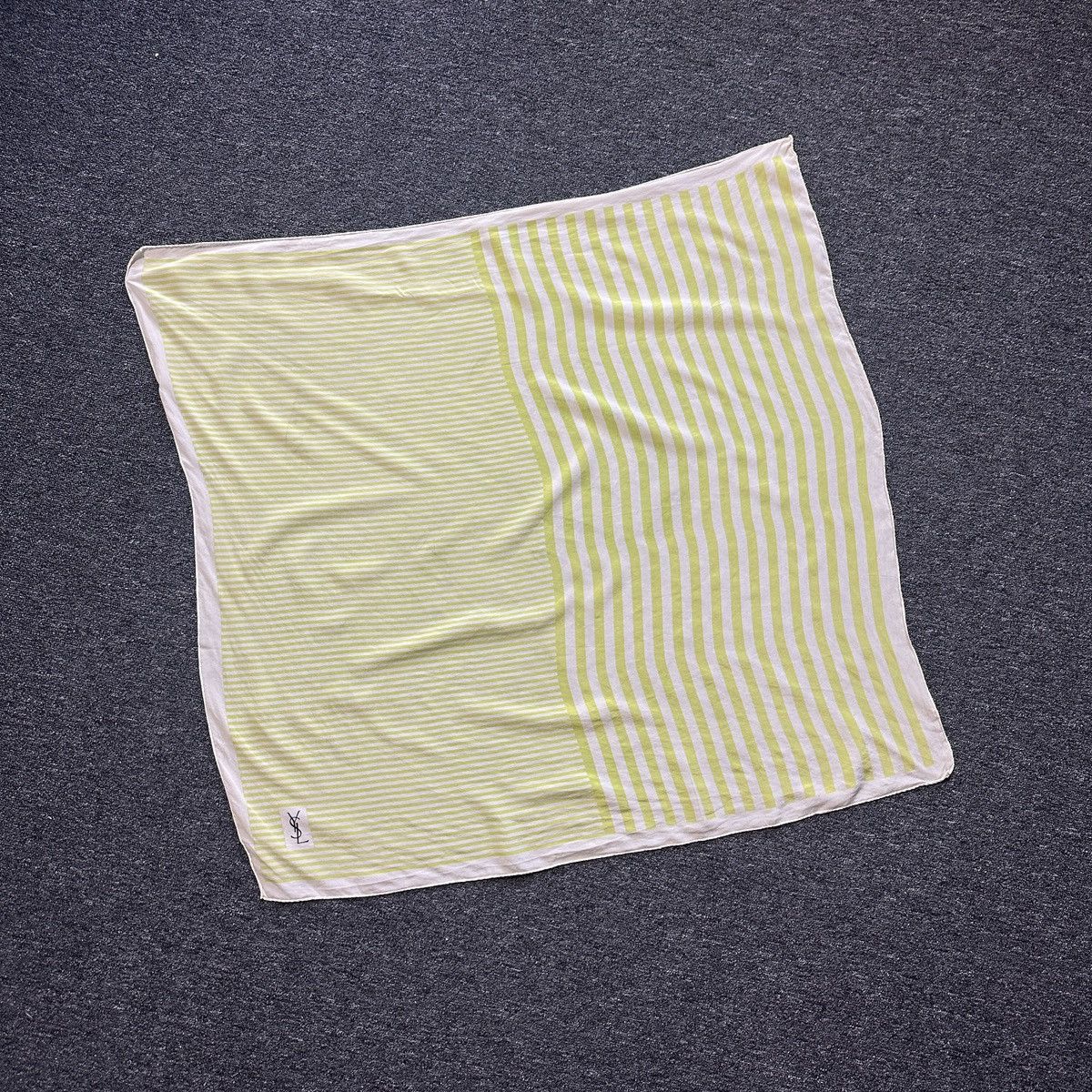 Yves Saint Laurent BIG SILK YSL YVES SAINT LAURENT 90S OLD MONEY Size ONE SIZE - 1 Thumbnail