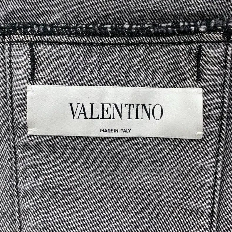 Valentino Valentino Black logo letter print denim jacket Size US S / EU 44-46 / 1 - 5 Thumbnail