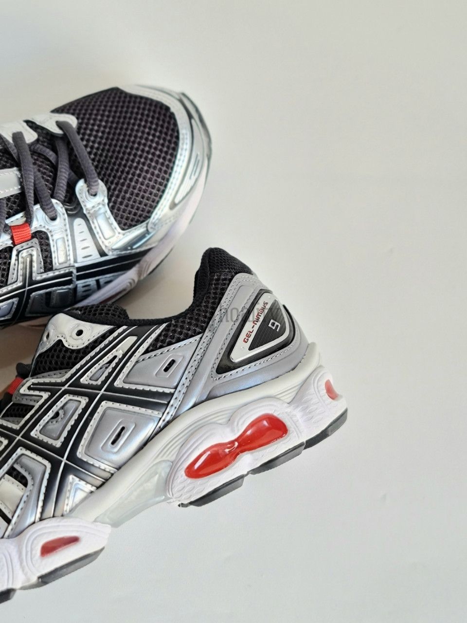 Asics Asics Gel Nimbus 9 Graphite Grey Red 1201A424-023 Size US 5.5 / EU 38 - 2 Thumbnail