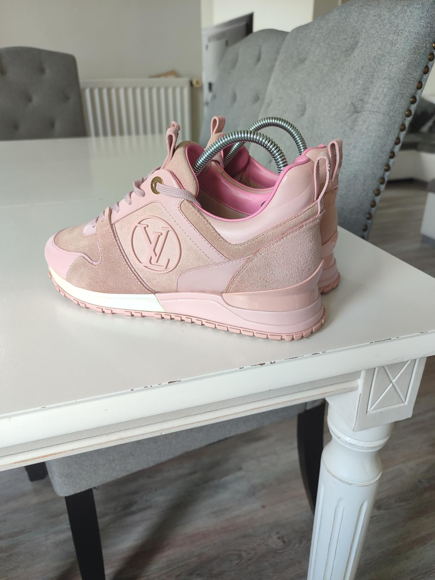Louis Vuitton BASKETS LOUIS VUITTON RUN AWAY ROSE POUDRE Size US 6 / IT 36 - 9 Thumbnail