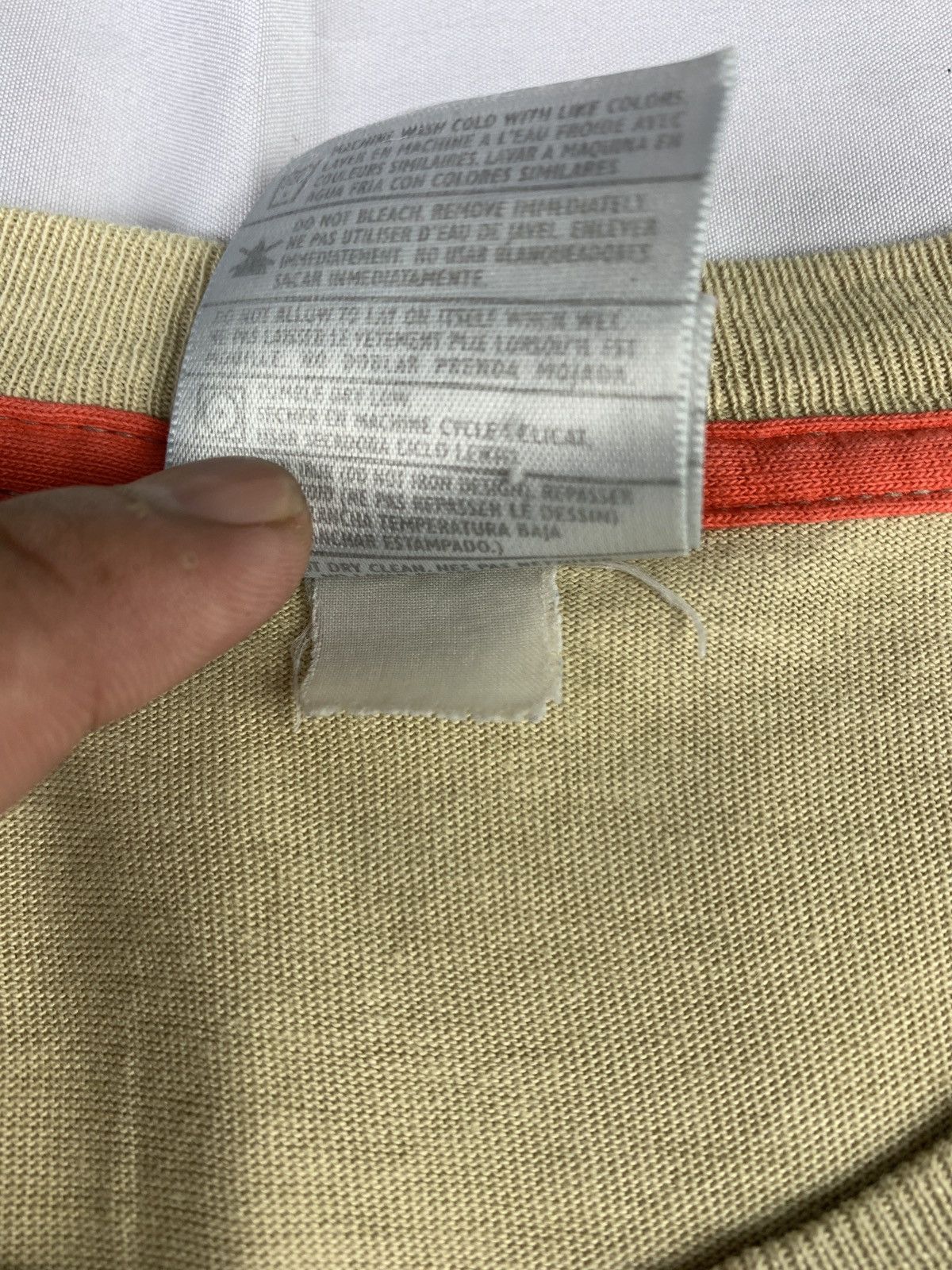 Nike 2000s Nike US Beige Red Small Swoosh Essentials Tee Size US L / EU 52-54 / 3 - 7 Thumbnail